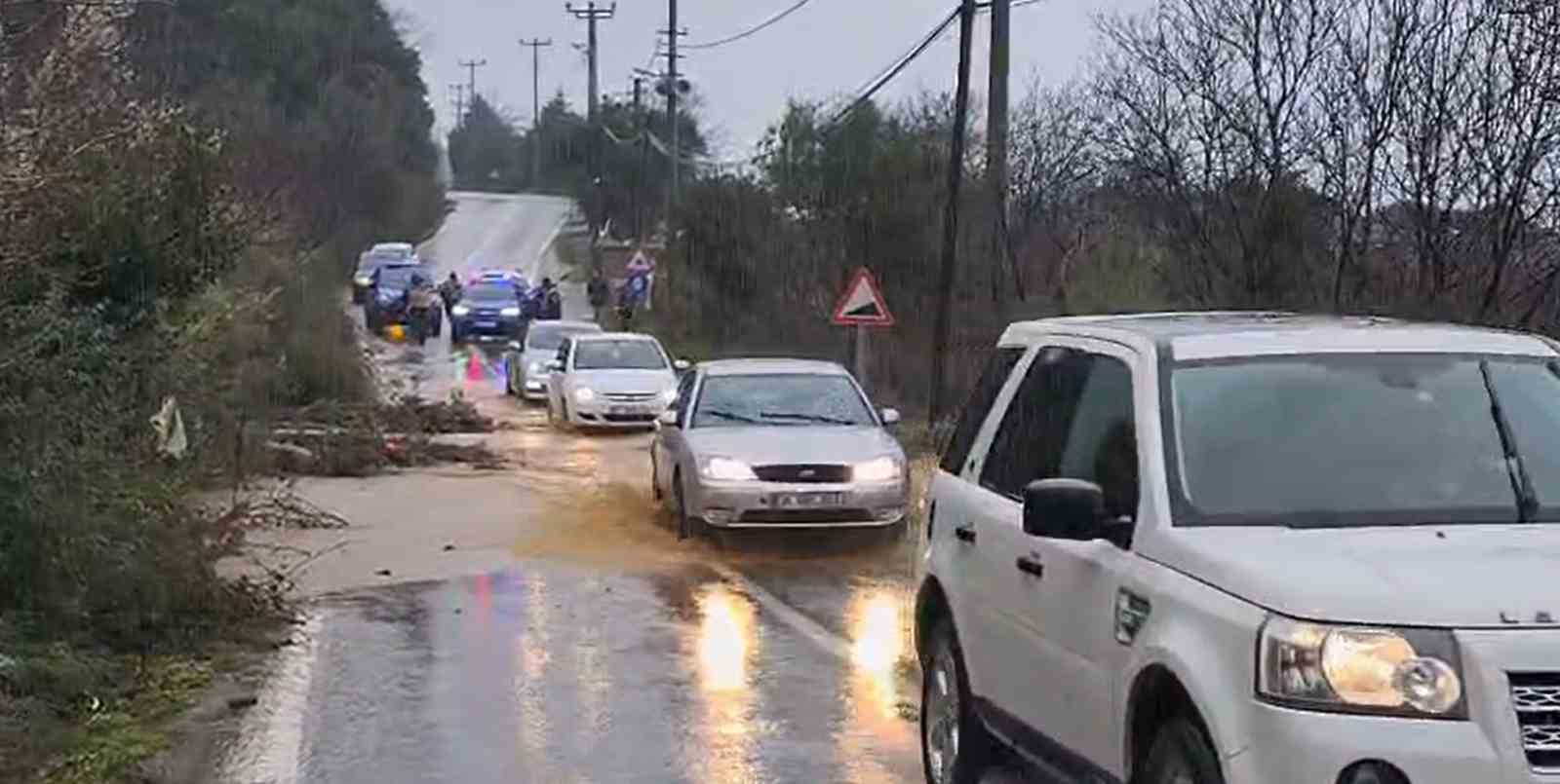 Yalova’da sağanak yağışta dereler taştı, 5 büyükbaş hayvan telef oldu
