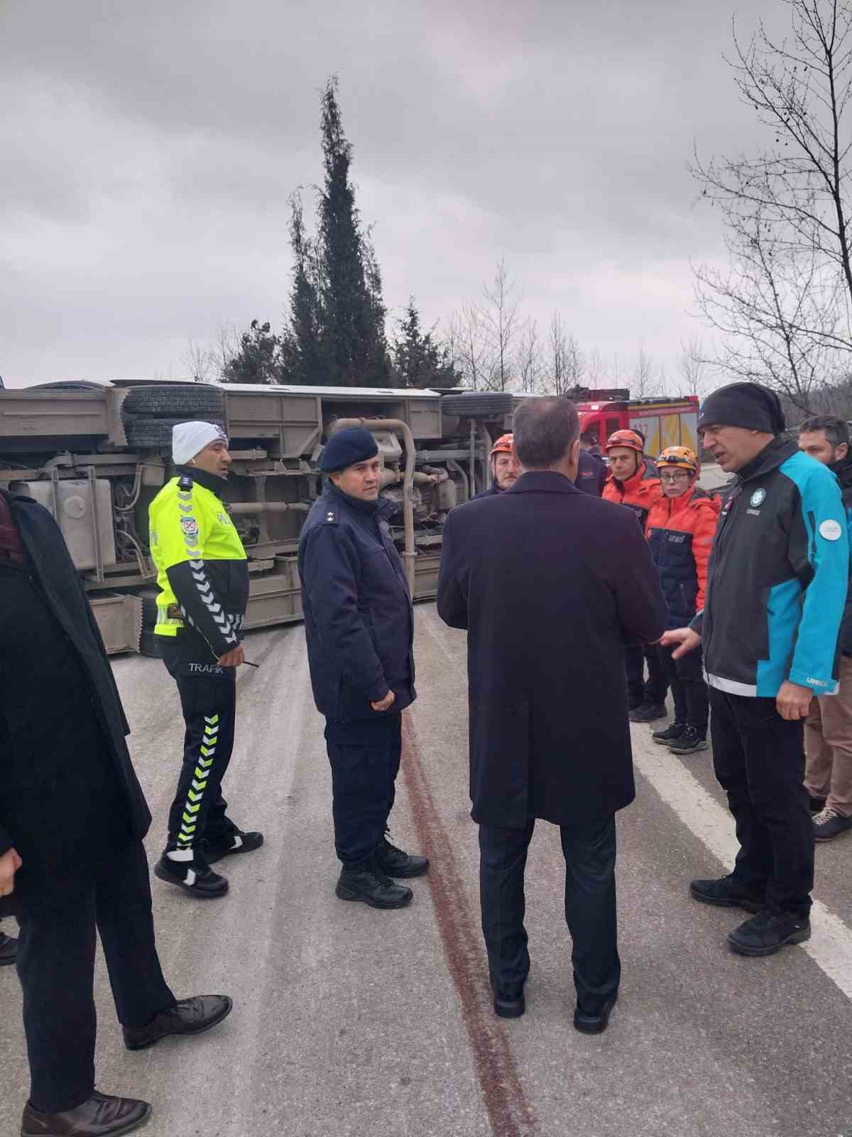 Yalova’da servis midibüsü kaza yaptı: 1 ölü, 20 yaralı
