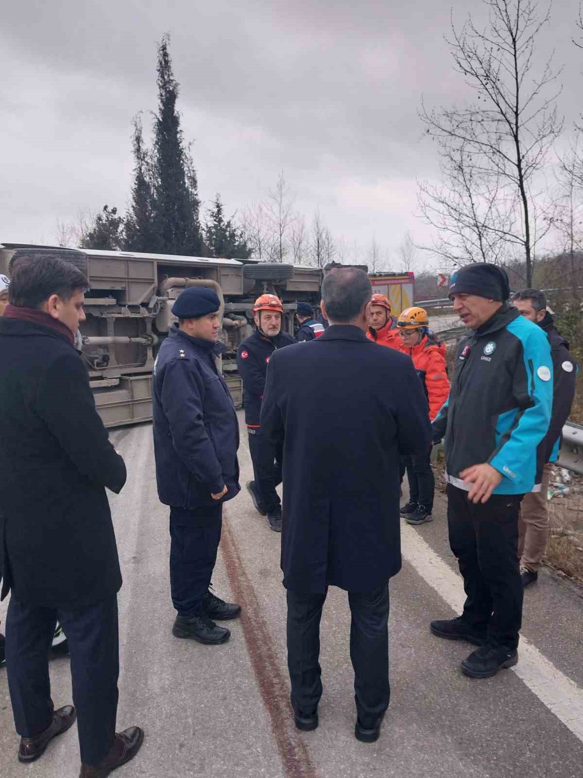 Yalova’da servis midibüsü kaza yaptı: 1 ölü, 20 yaralı
