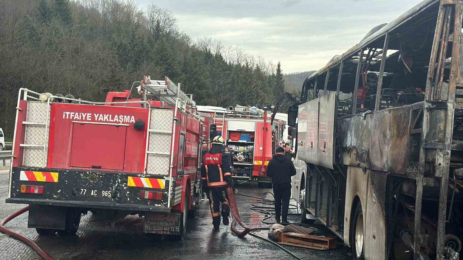 Yalova’da seyir halindeki yolcu otobüsü alevlere teslim oldu
