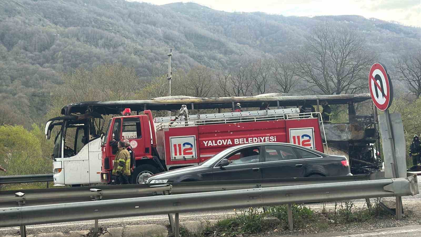 Yalova’da seyir halindeki yolcu otobüsü alevlere teslim oldu
