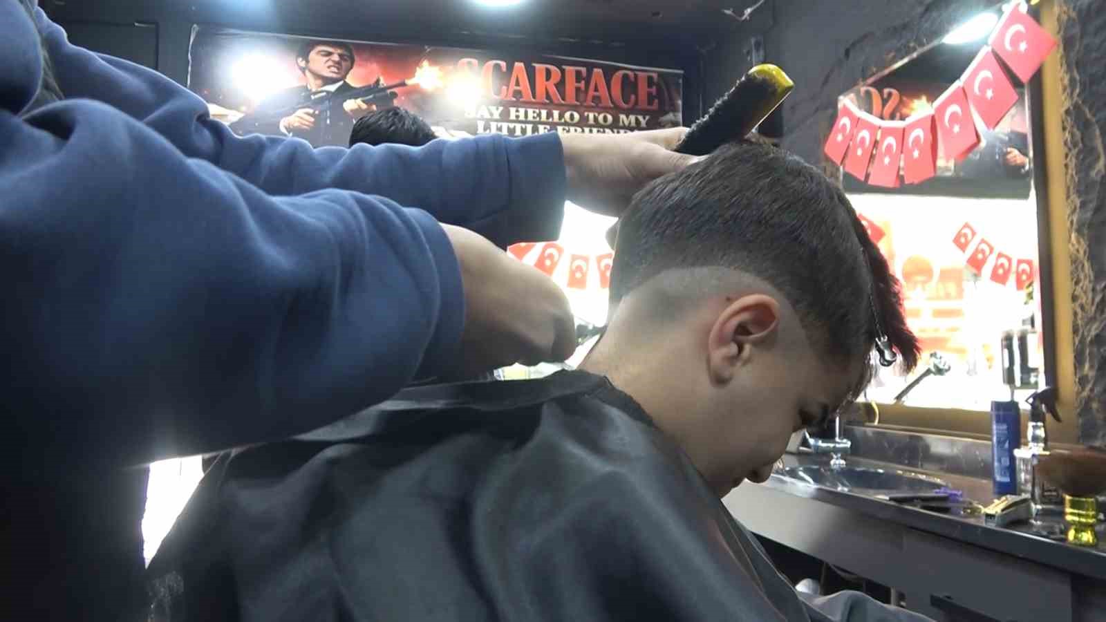 Yalovalı berberden 23 Nisan’da çocuklara ücretsiz tıraş jesti
