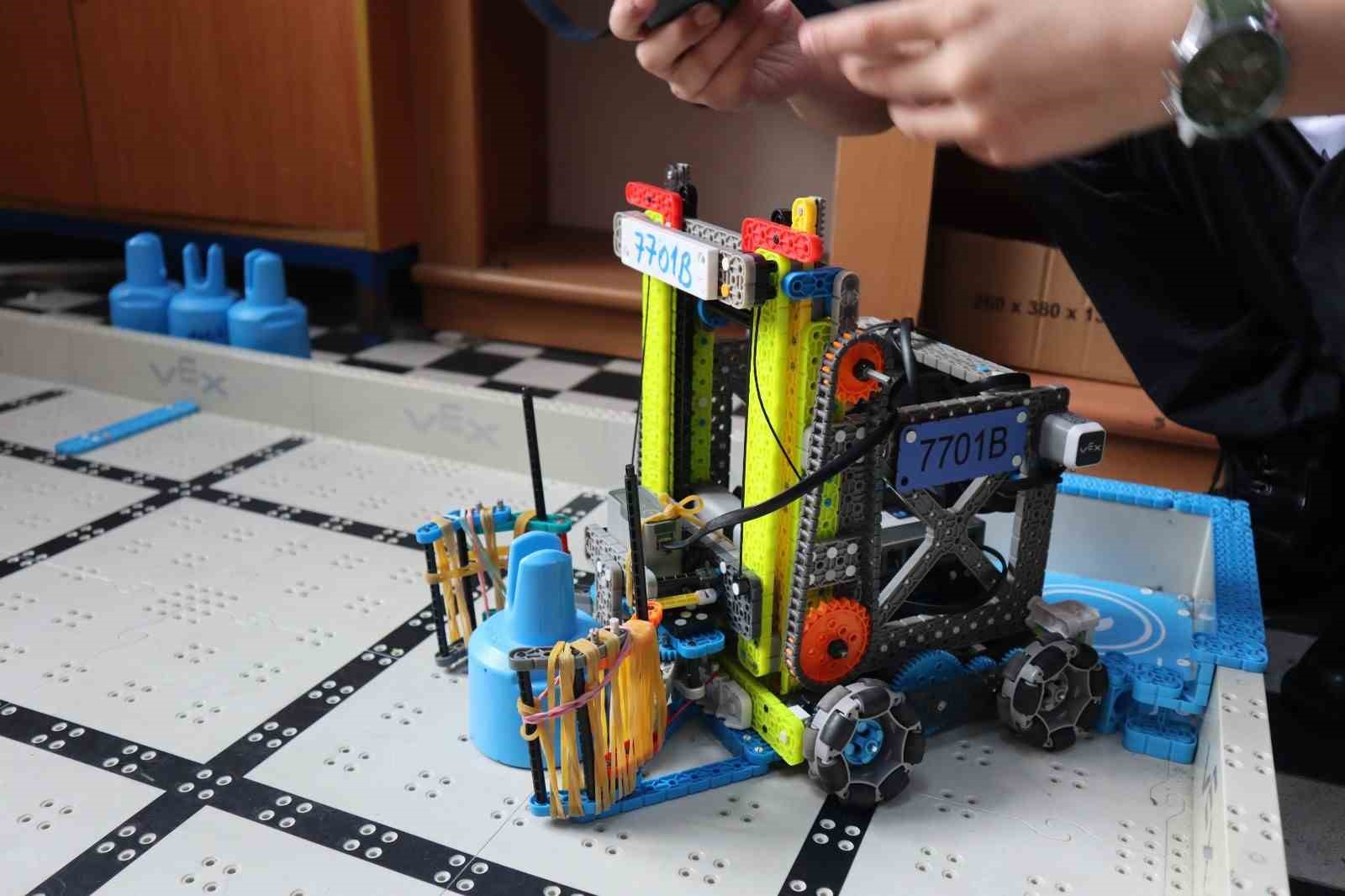 Yalovalı öğrenciler kısıtlı imkanlarla dünya devlerine meydan okuyor
