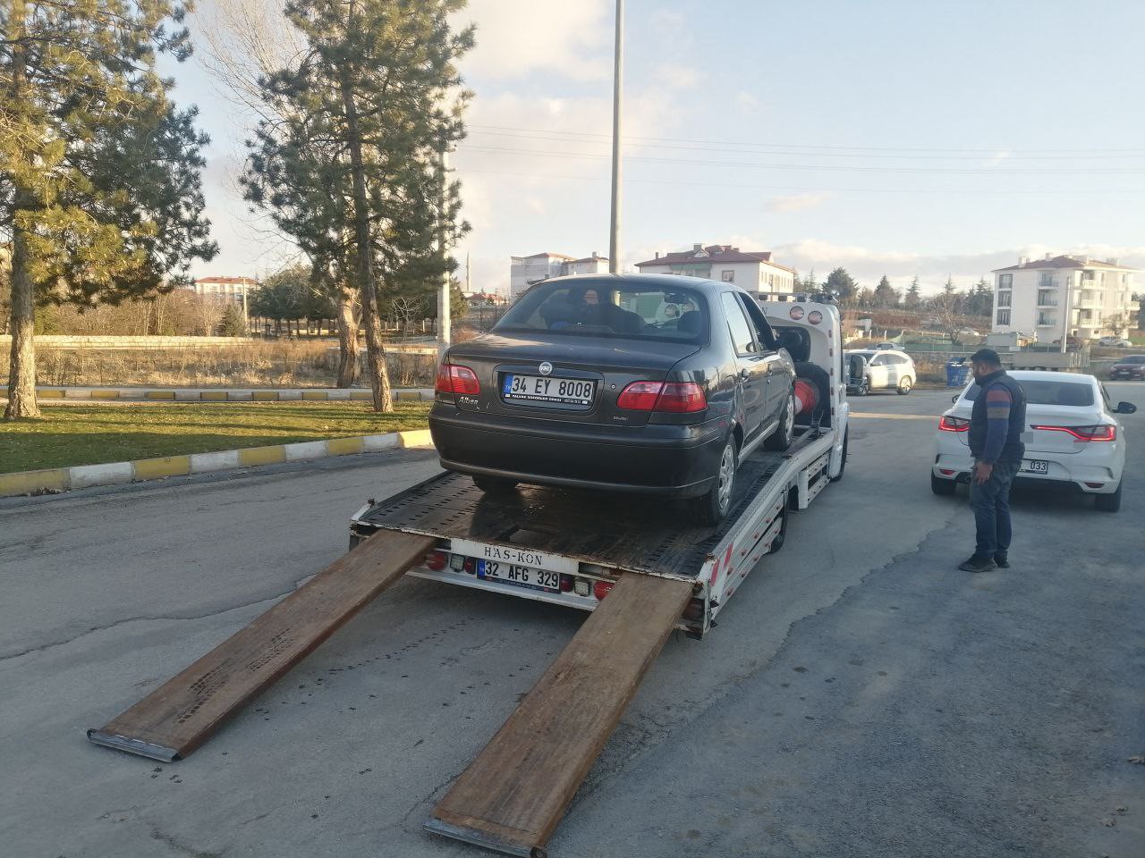 Yalvaç’ta otomobil ile motosiklet çarpıştı: 1 yaralı
