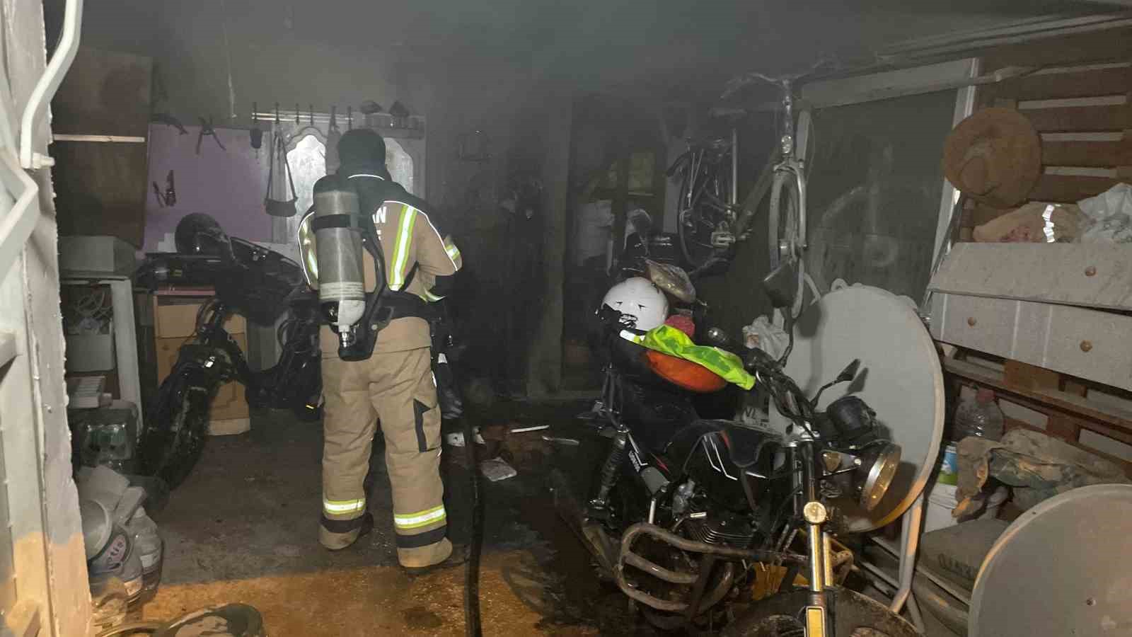 Yanan elektrik kablosu korkuttu
