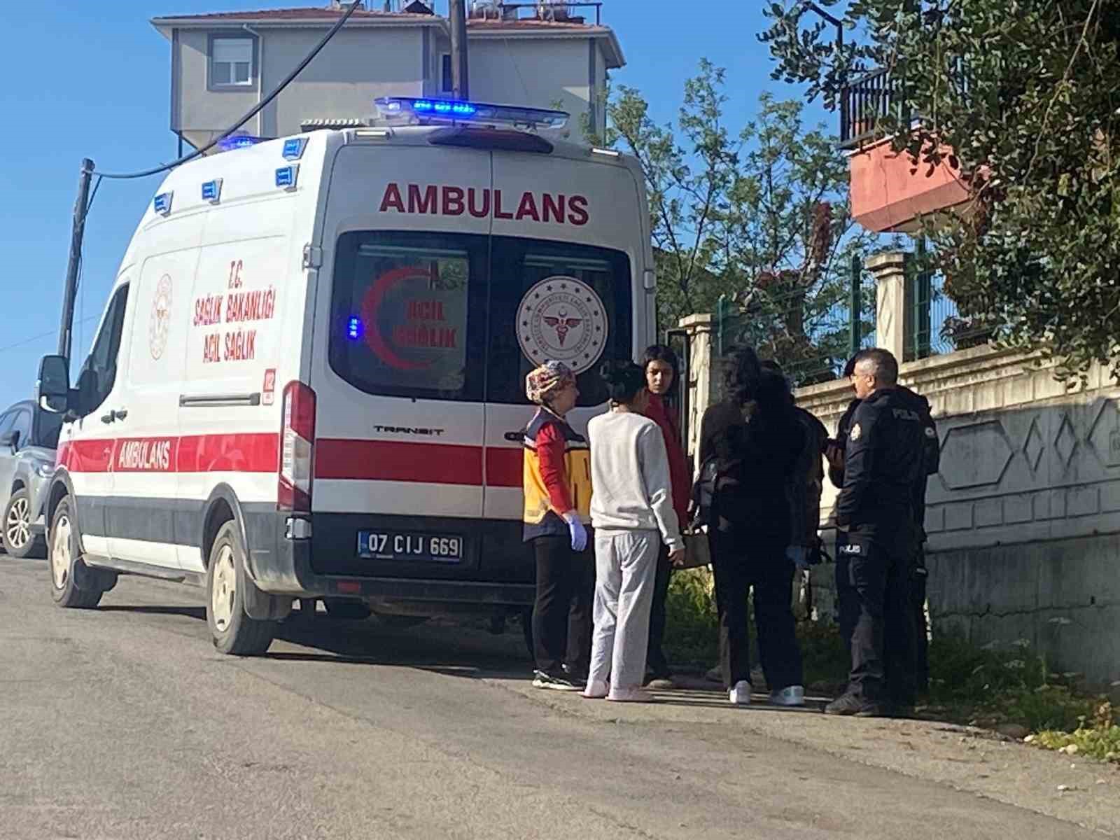 Yanan evden 4 yaşındaki yeğenini çıkarmak isterken yaralandı
