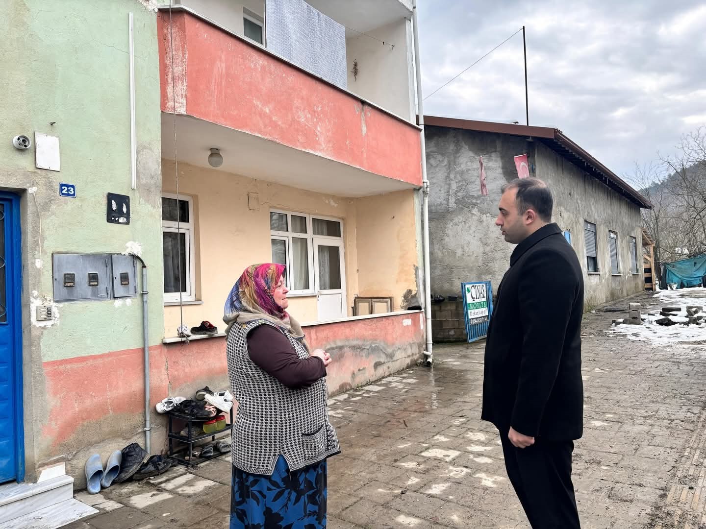 Yanan mobilya atölyesinde hasar tespit çalışması
