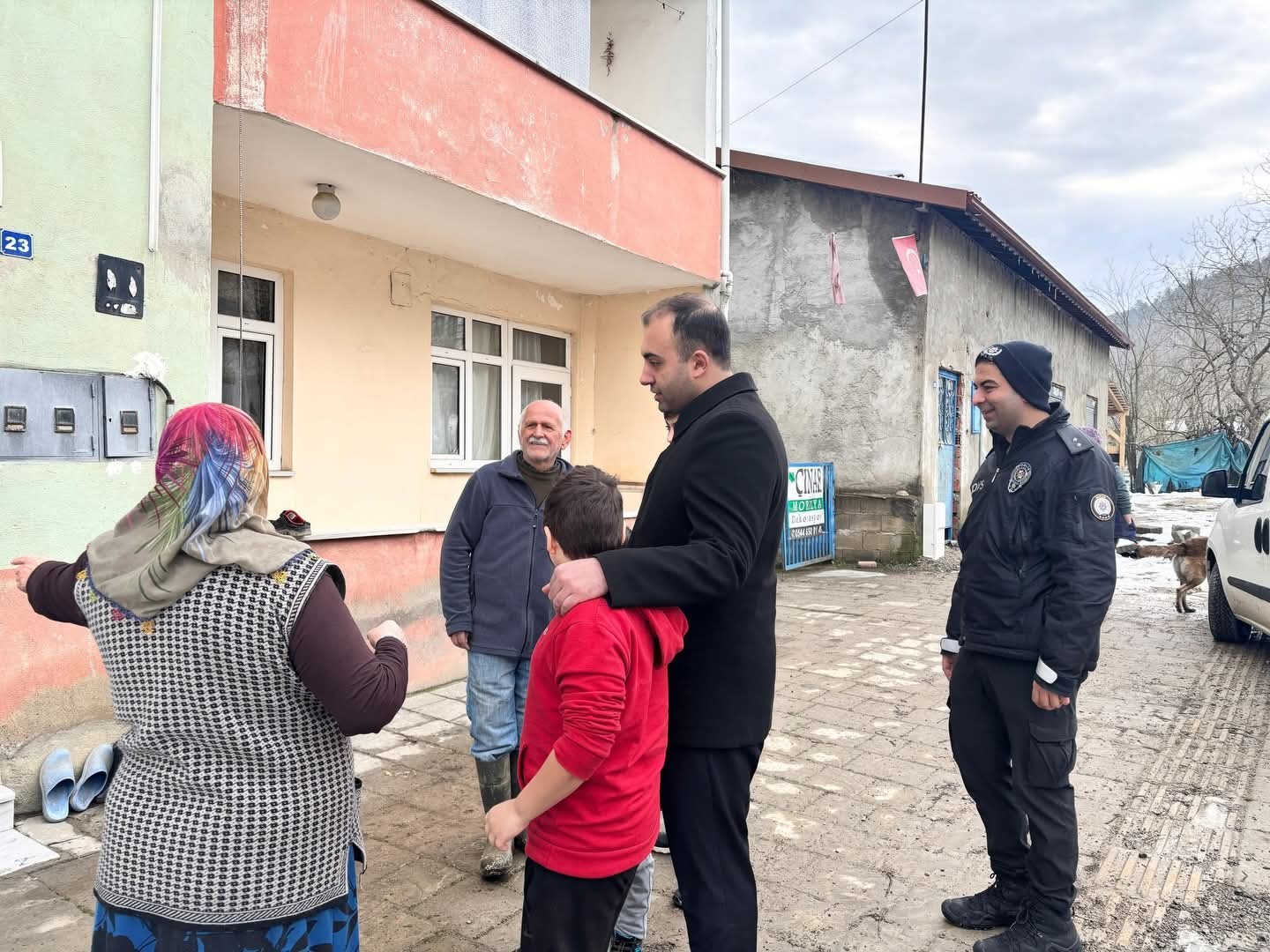 Yanan mobilya atölyesinde hasar tespit çalışması
