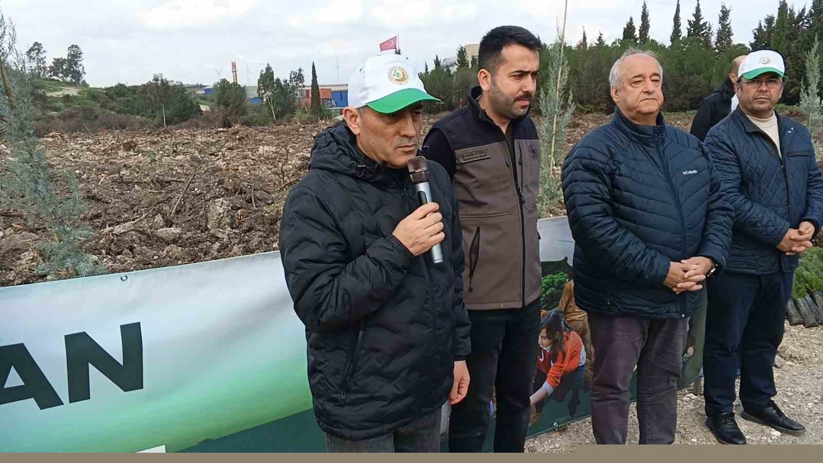 Yanan sahada geleceğe nefes: Aliağa’da yeni orman için ilk fidanlar dikildi
