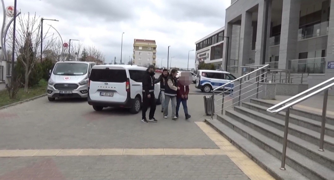 Yandı sandılar cinayet çıkı: Kağıt ve tahtaları ayçiçeği yağıyla tutuşturup yangın çıkarmış
