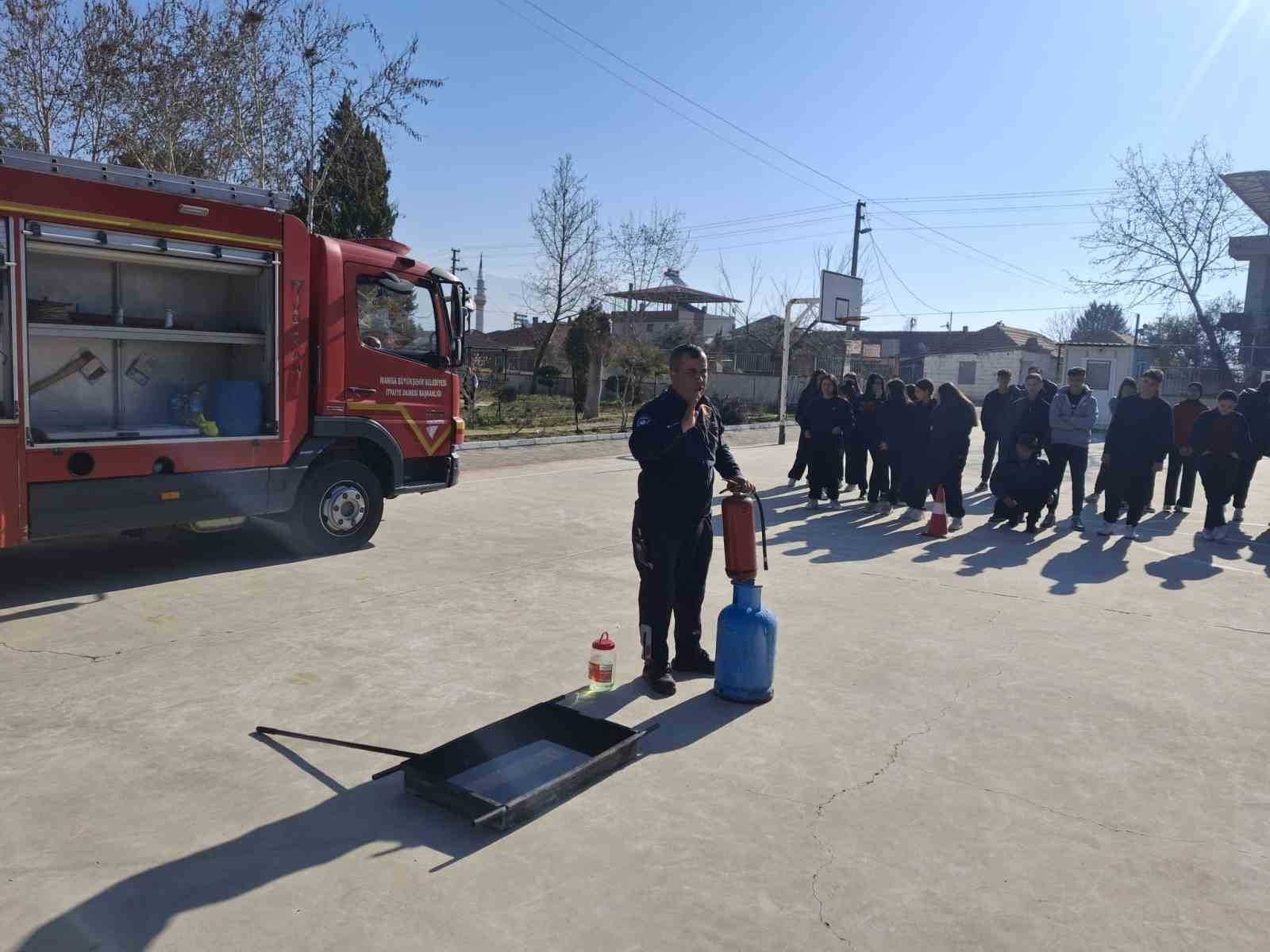 Yangın anı okulda tatbikatla canlandırıldı
