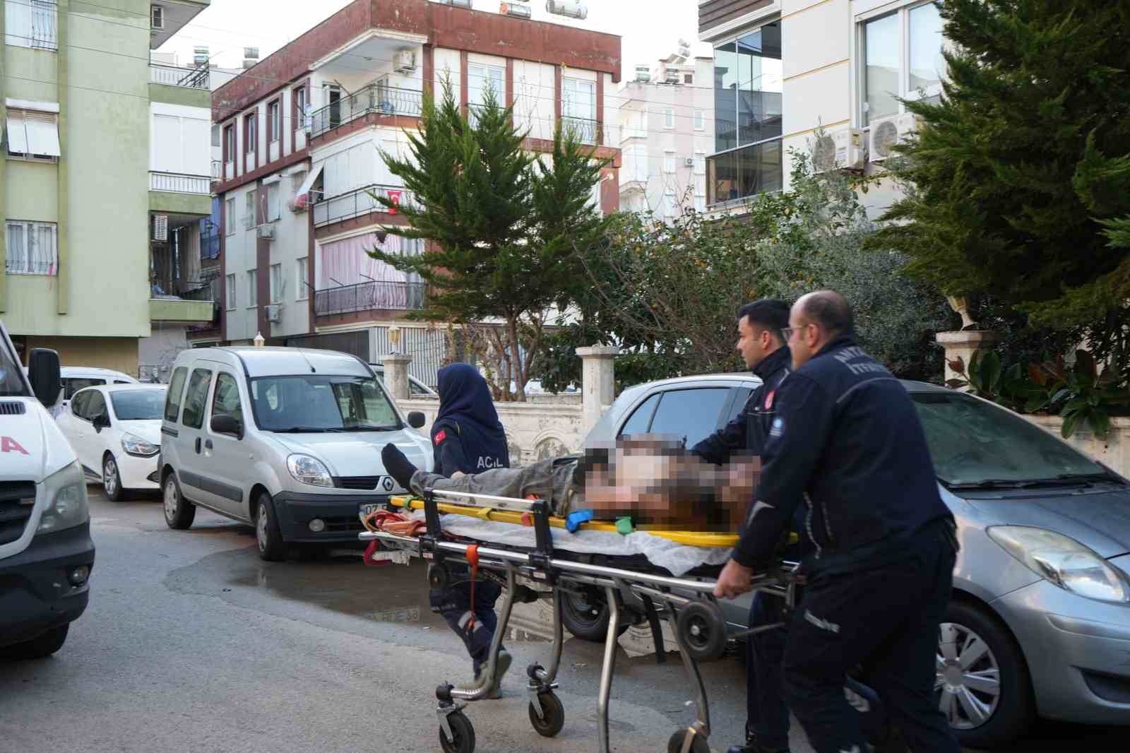 Yangına uykuda yakalandı, alevlere müdahale ederken yaralandı
