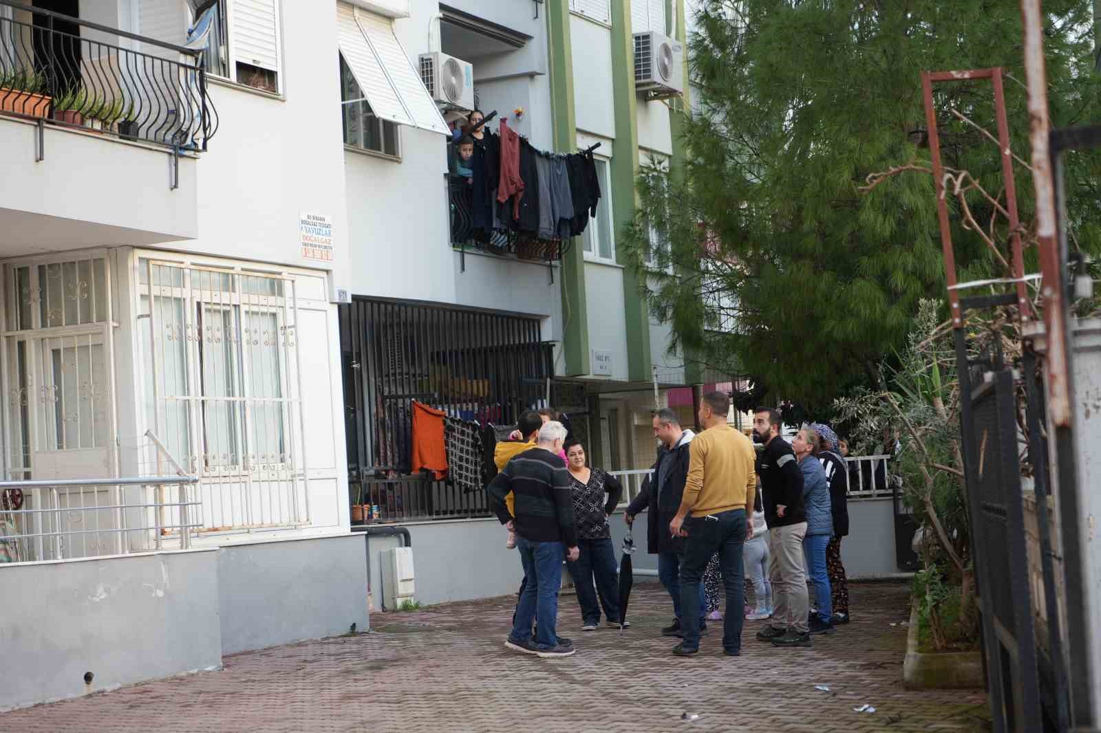 Yangına uykuda yakalandı, alevlere müdahale ederken yaralandı
