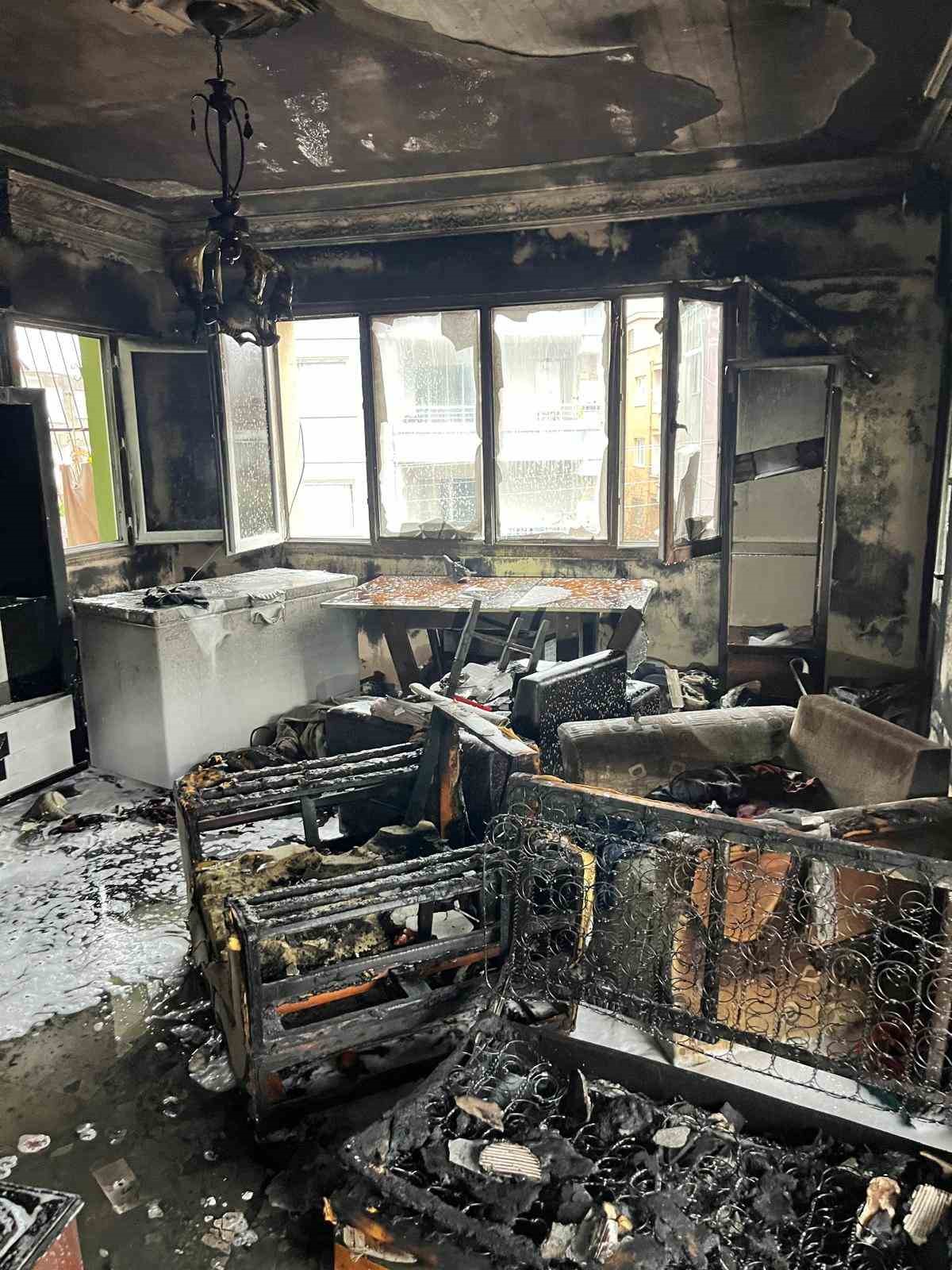 Yangında 4 çocuğuyla birlikte felaketi yaşayan annenin tek başına verdiği emek küle döndü
