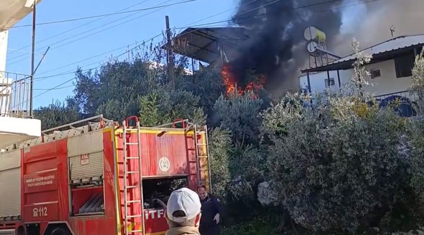 Yangında engelli çocukları bulunan ailenin evi küle döndü
