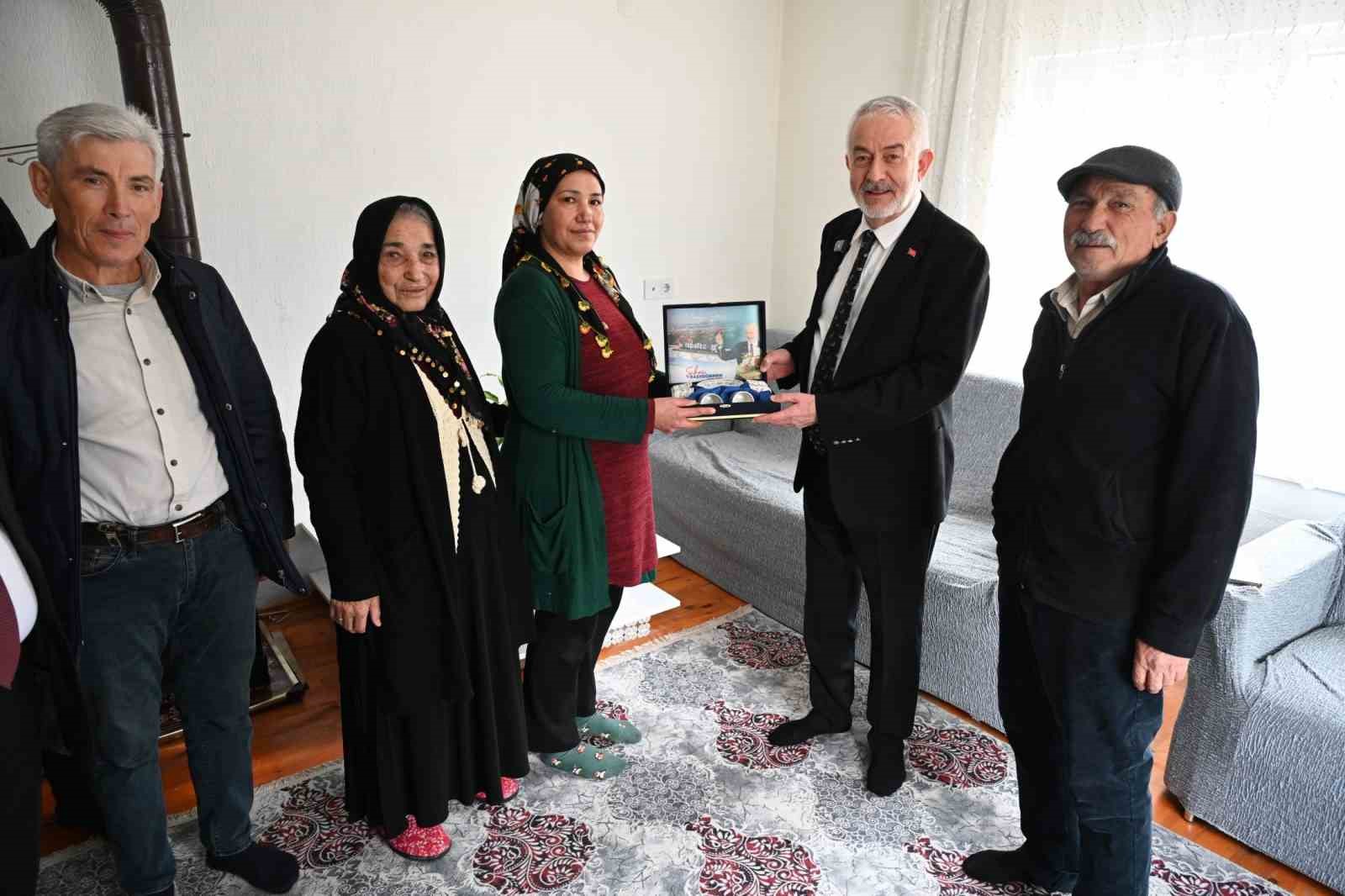 Yangında evi yanan aileye Başkan’dan yeni yuva
