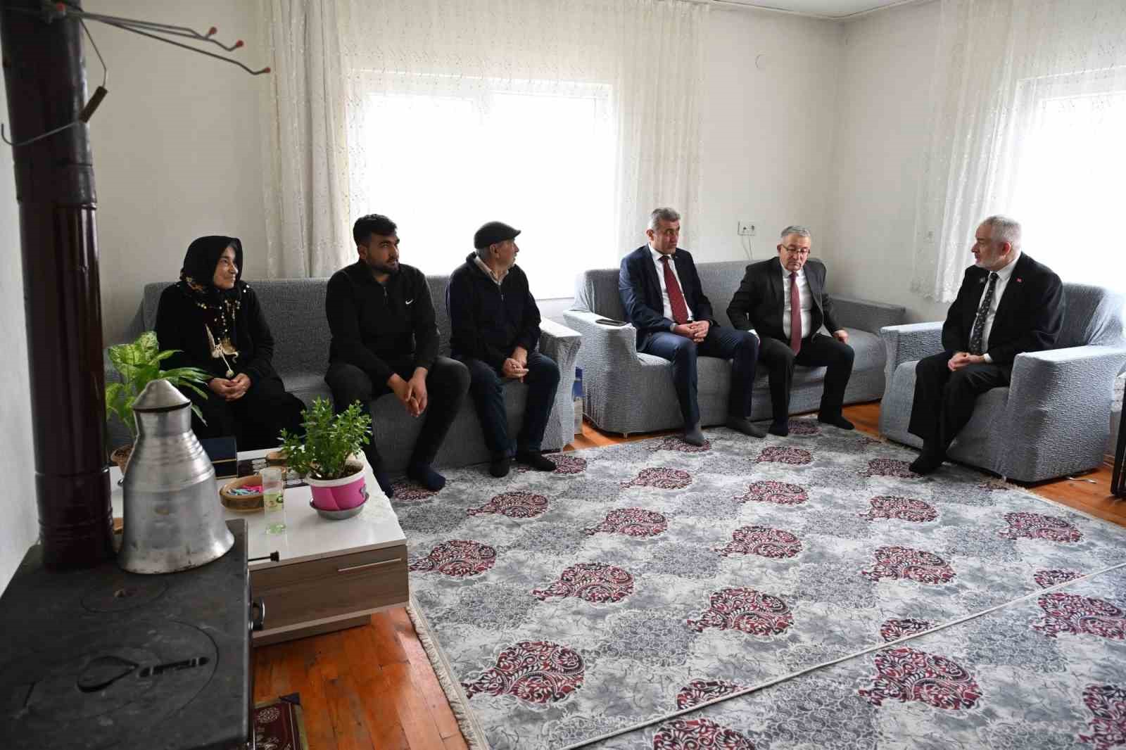 Yangında evi yanan aileye Başkan’dan yeni yuva
