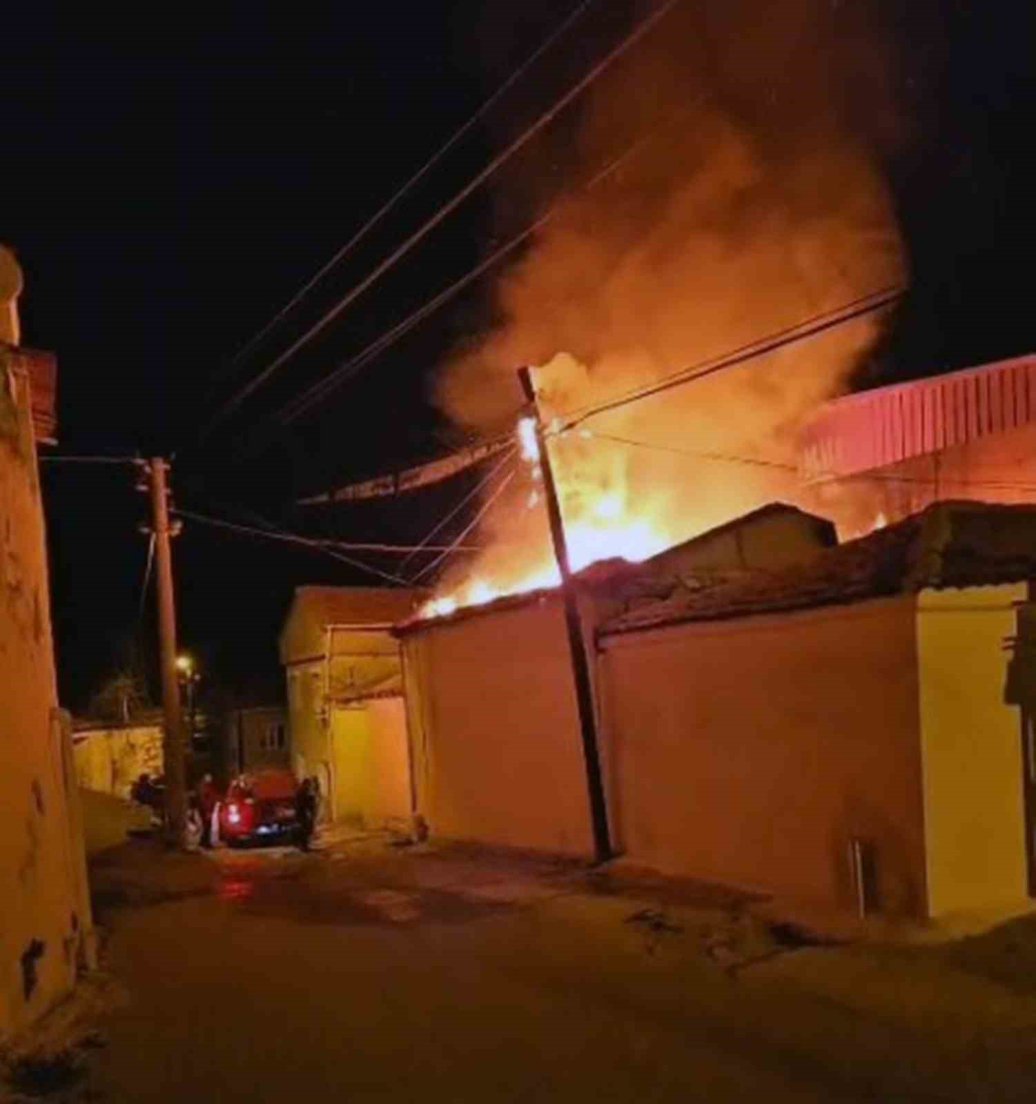 Yangında ölen çift ile ilgili kundaklama iddiası: Torunu ve 5 kişi adliyeye sevk edildi
Yangında ölen çift ile ilgili kundaklama iddiası: Torunu ve 5 kişi adliyeye sevk edildi