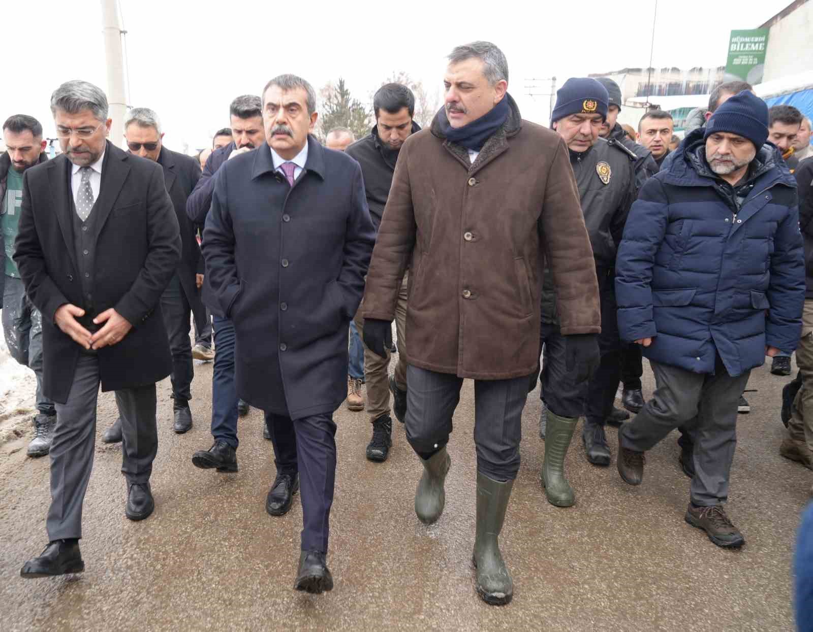 Yangında ölü sayısı 2’ye yükseldi
