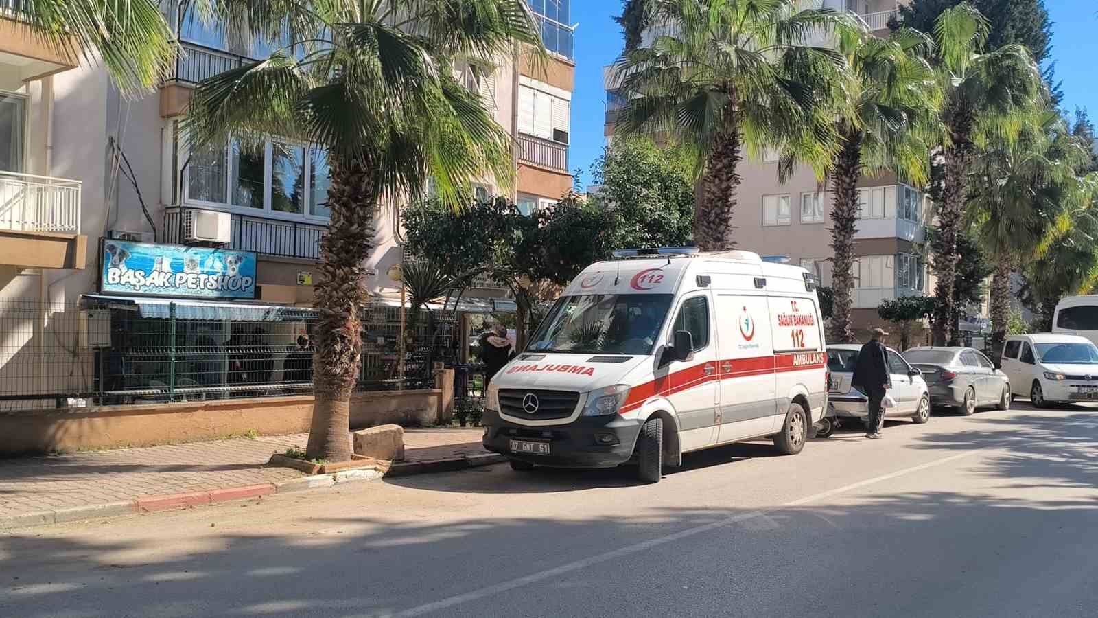 Yanındaki kadını öldürüp aynı silahla intihar etti
