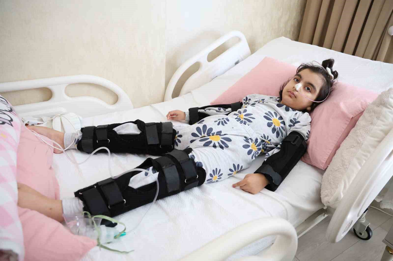 ’Yanlış iğne’ iddiasıyla yatalak olan 4 yaşındaki Mihra yaşam mücadelesi veriyor

