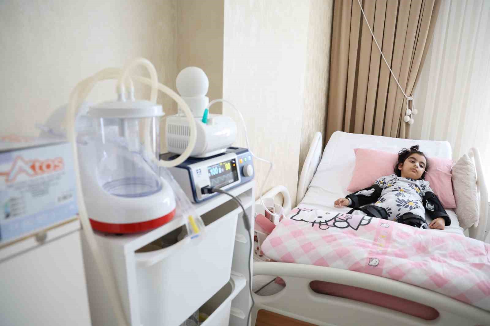 ’Yanlış iğne’ iddiasıyla yatalak olan 4 yaşındaki Mihra yaşam mücadelesi veriyor
