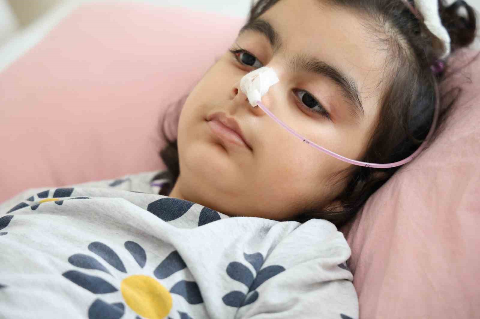 ’Yanlış iğne’ iddiasıyla yatalak olan 4 yaşındaki Mihra yaşam mücadelesi veriyor
