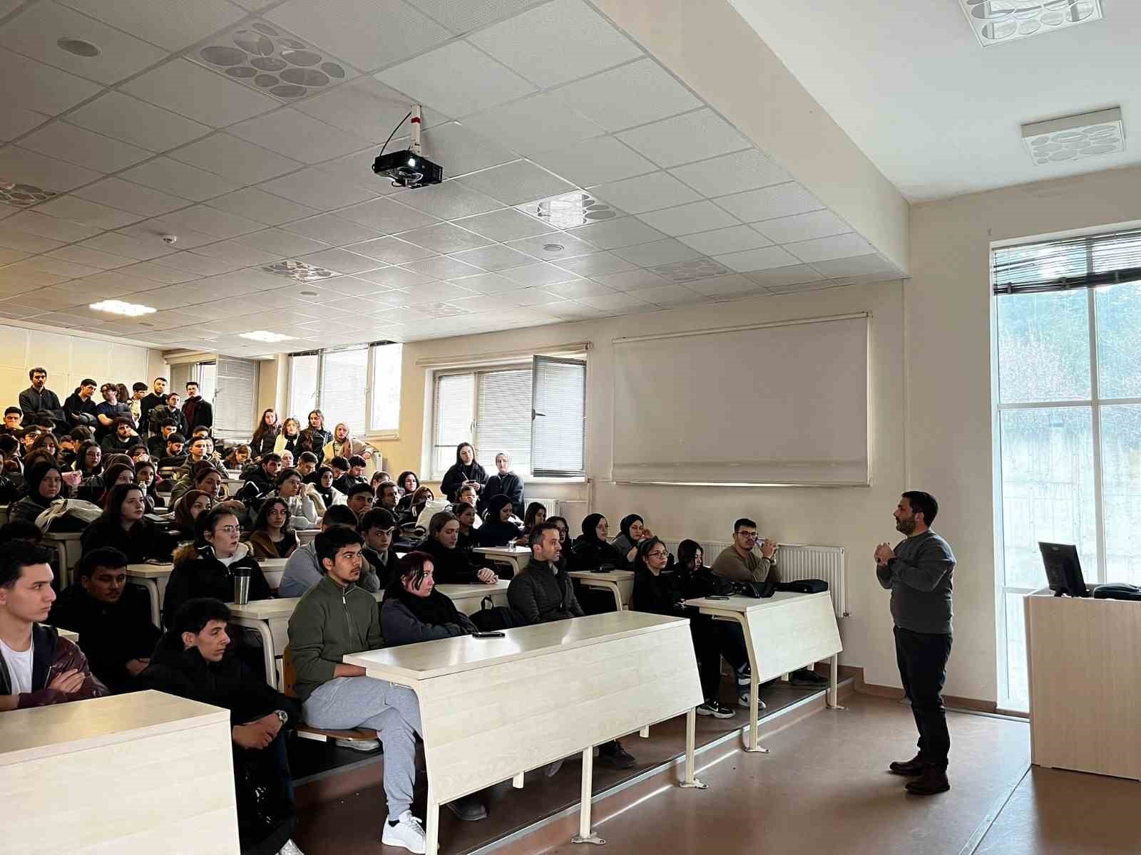 Yapay zeka okuryazarlığı ele alındı
Yapay zeka okuryazarlığı ele alındı