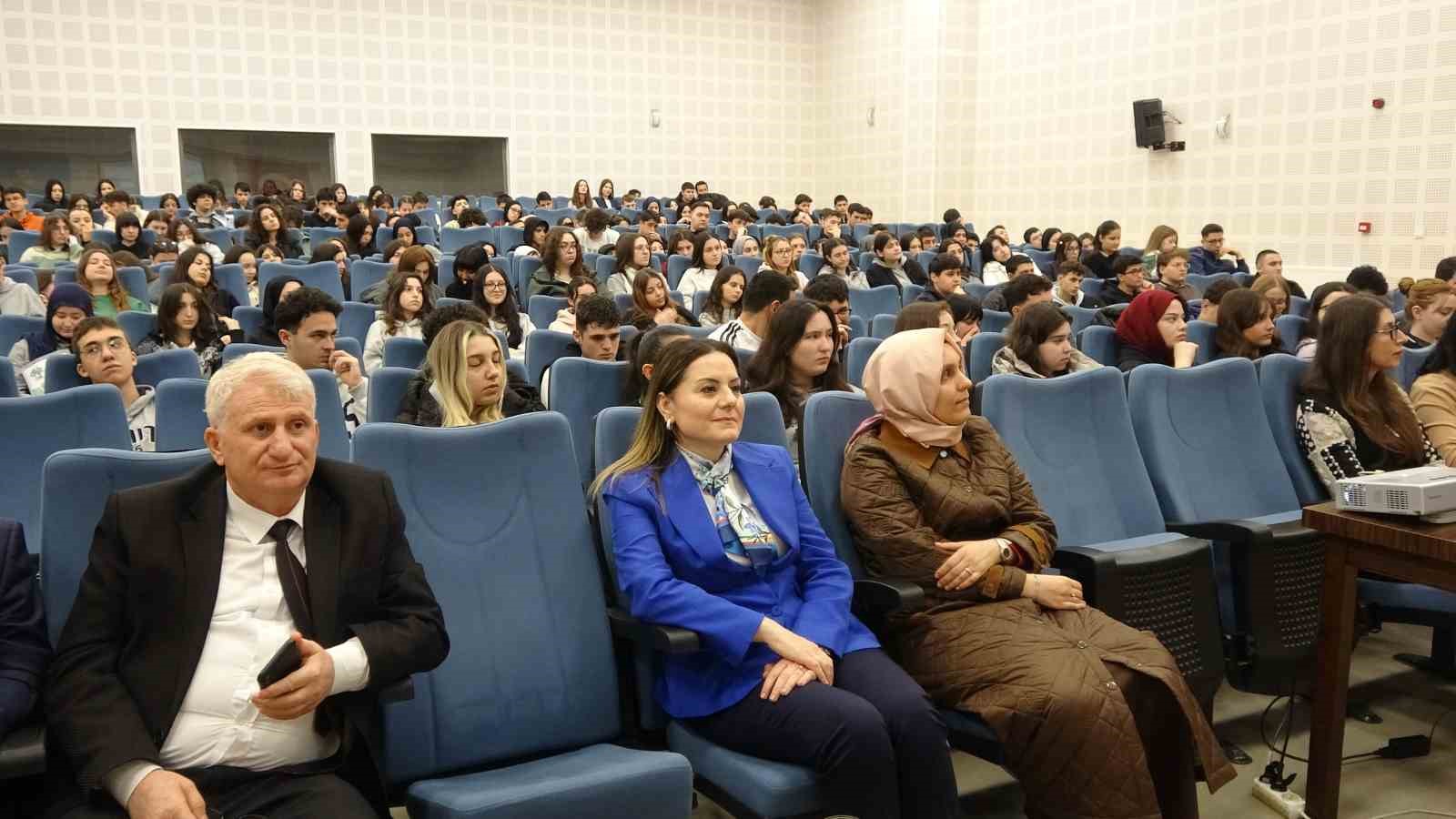 Yapay zekanın eğitim ve sağlıktaki etkileri lise öğrencileriyle paylaşıldı
