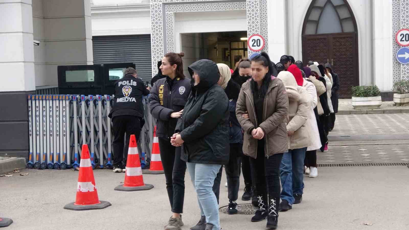 Yapay zekayla kadın olup vurgun yapmışlar
