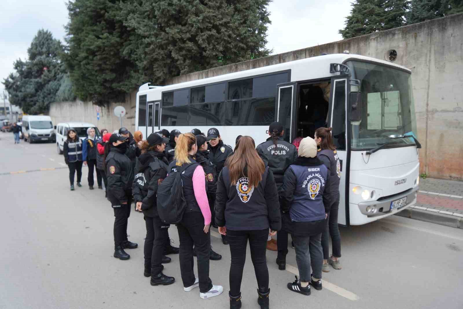 Yapay zekayla kadın olup vurgun yapmışlar

