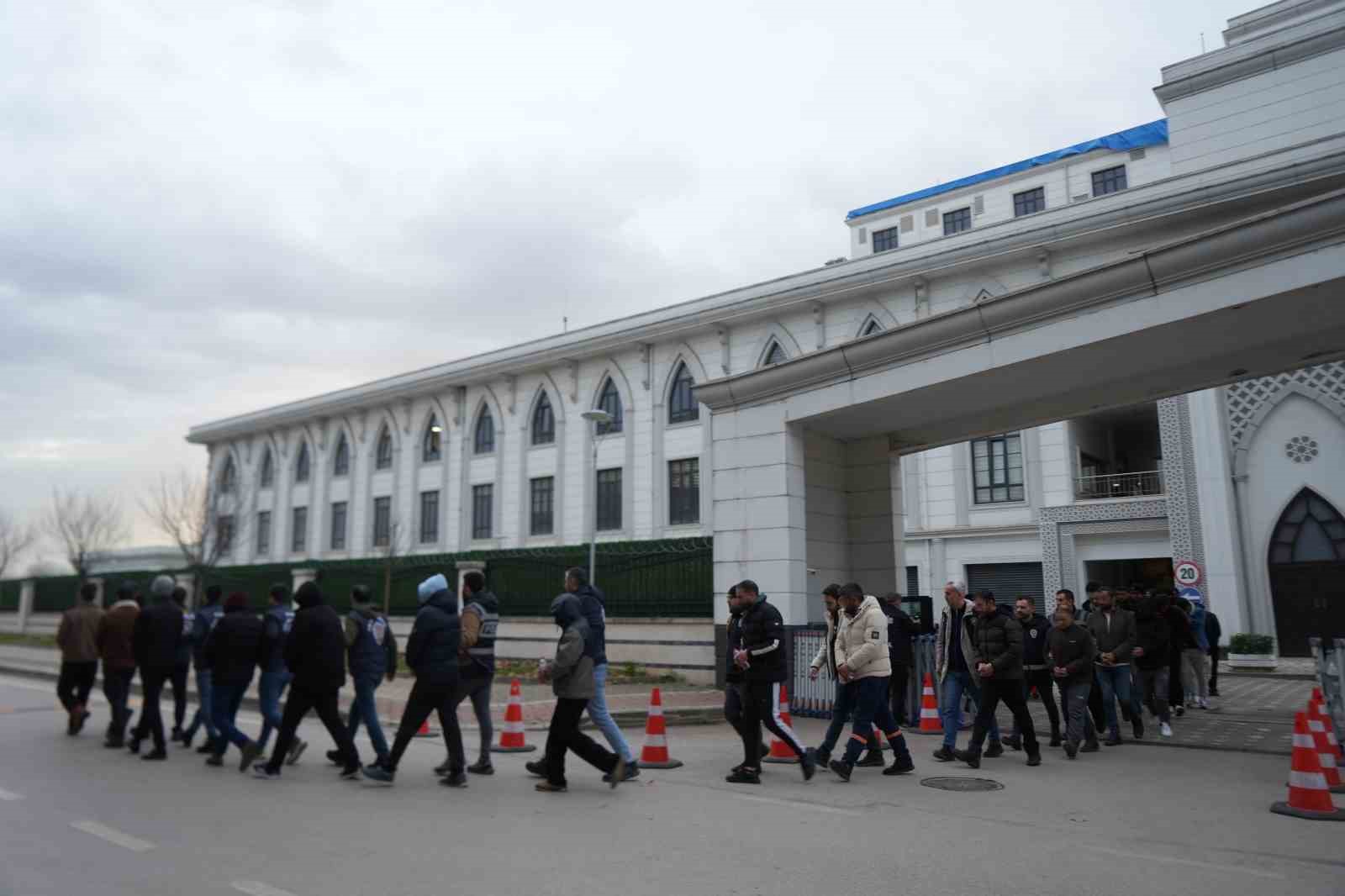 Yapay zekayla kadın olup vurgun yapmışlar
