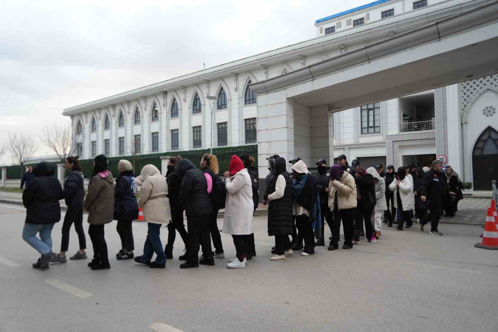 Yapay zekayla kadın olup vurgun yapmışlar
