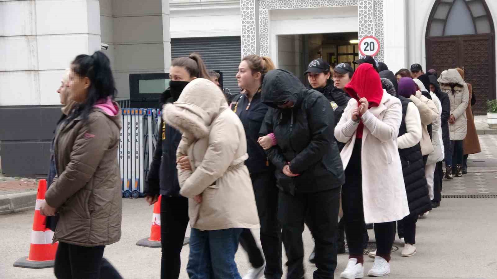 Yapay zekayla kadın olup vurgun yapmışlar
