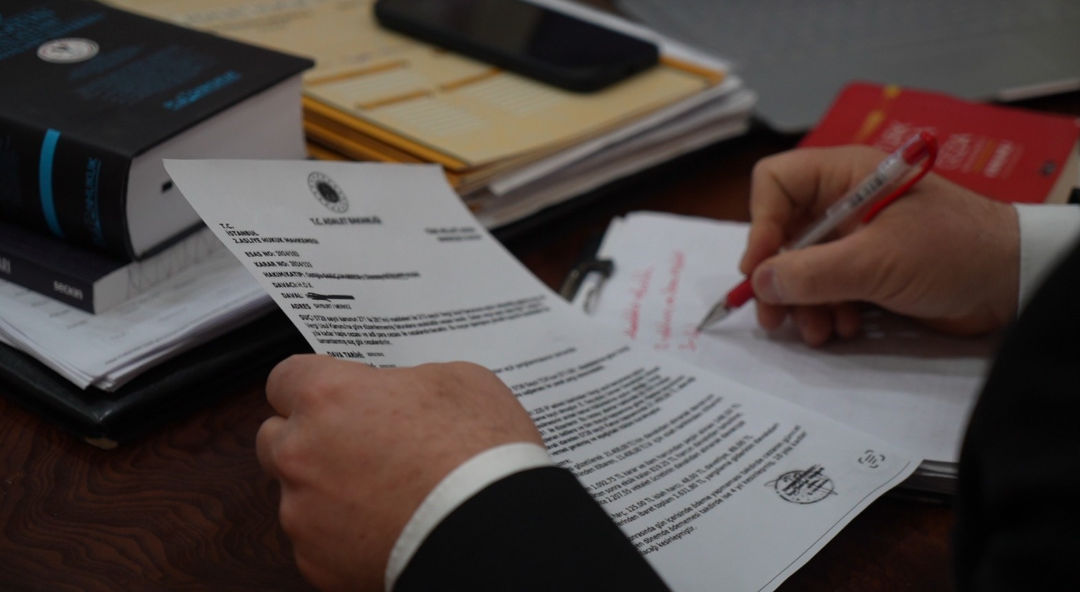 Yapay zekâyla sahte mahkeme belgesi düzenleyip dolandırmaya çalıştılar
Yapay zekâyla sahte mahkeme belgesi düzenleyip dolandırmaya çalıştılar