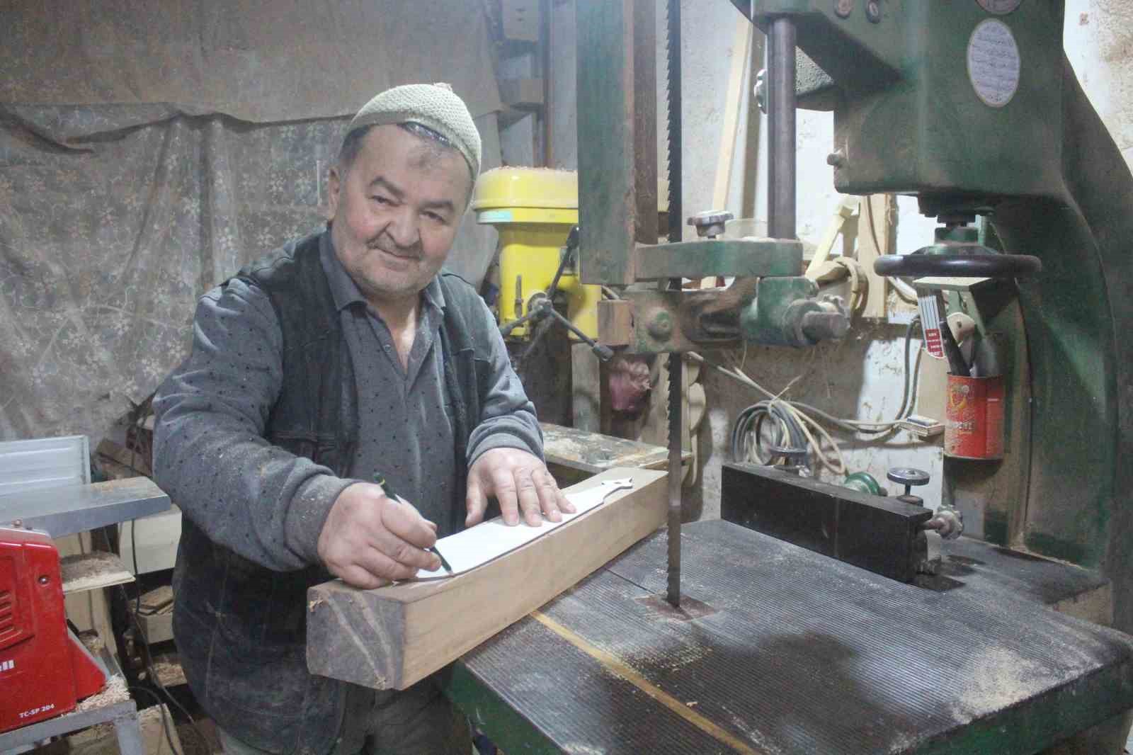 Yaptığı sıra dışı ve dekoratif kemençelerle ilgi çekiyor

