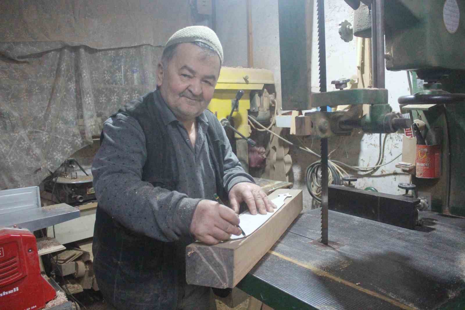 Yaptığı sıra dışı ve dekoratif kemençelerle ilgi çekiyor
