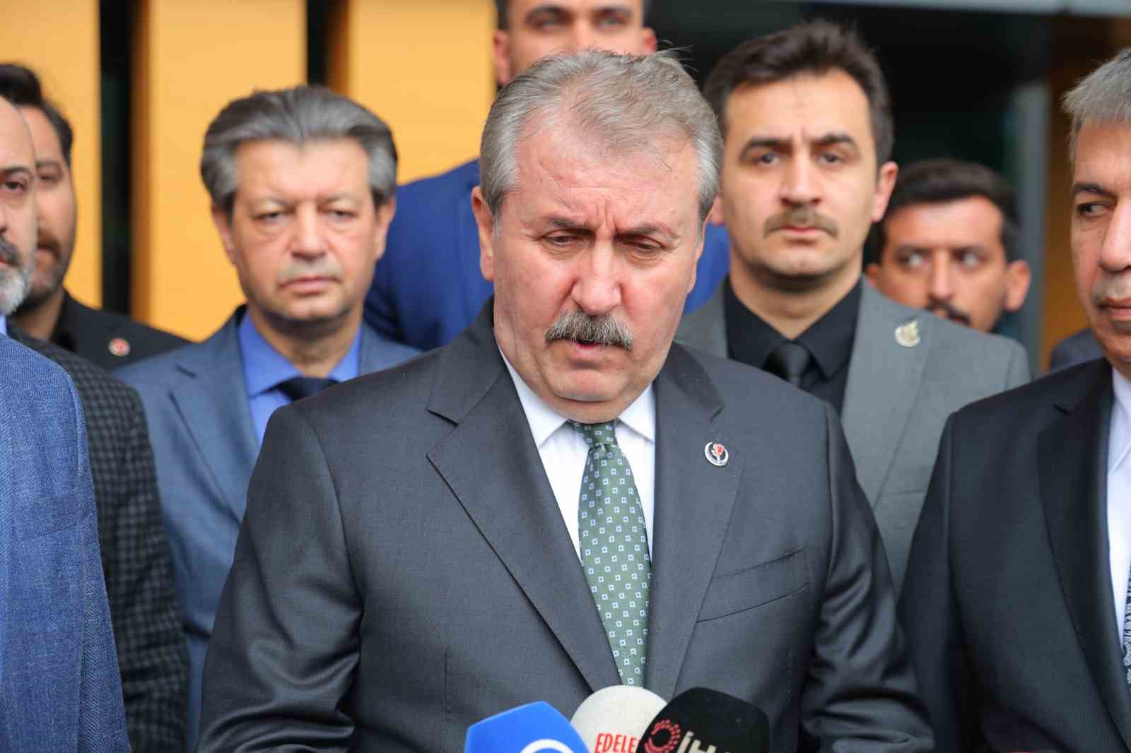 Yaralı öğrencileri ziyaret eden BBP lideri Destici’den ’aile’ vurgusu
