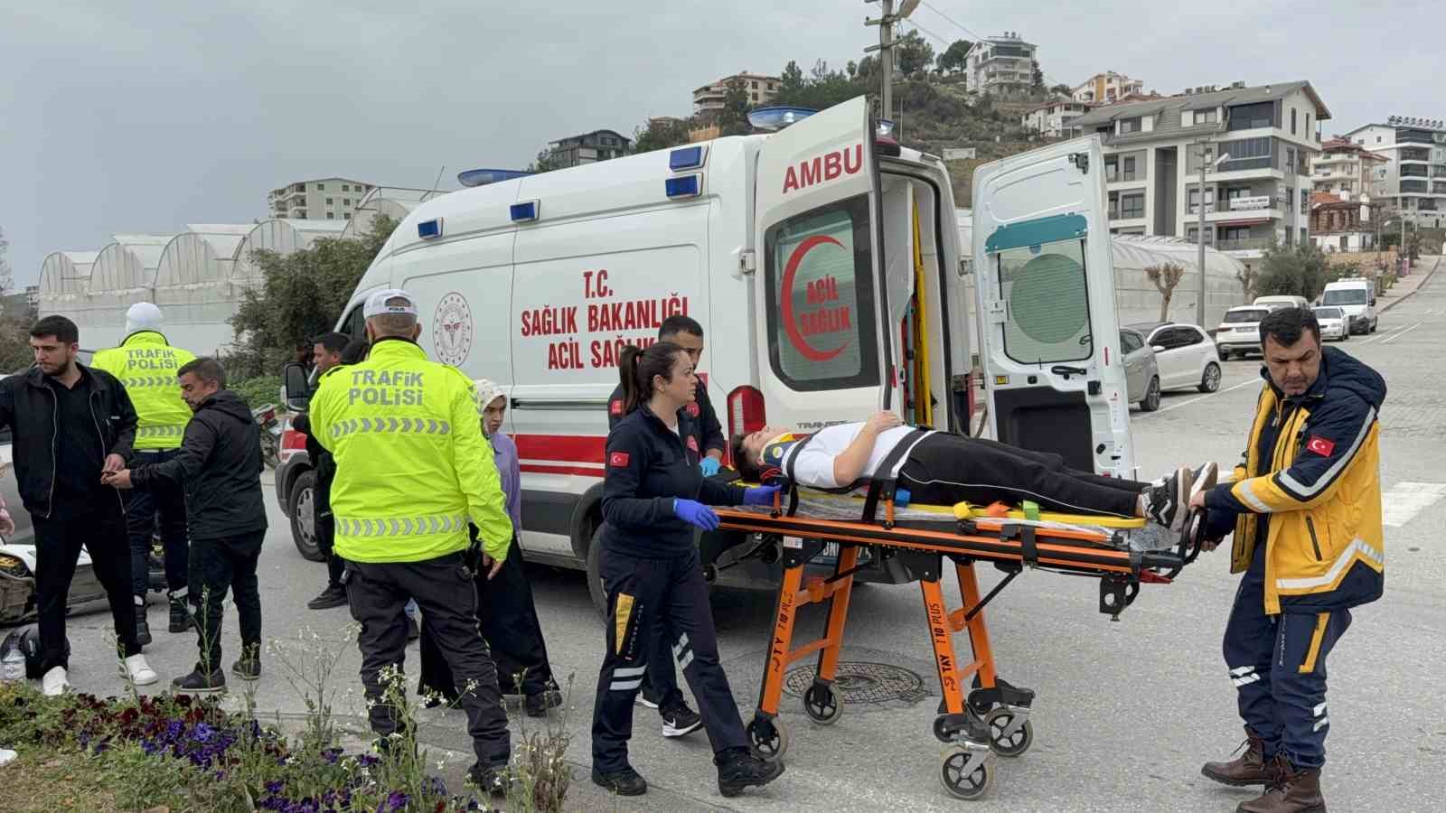 Yaralıya ilk müdahale tesadüfen olay yerinden geçen acil doktorundan
