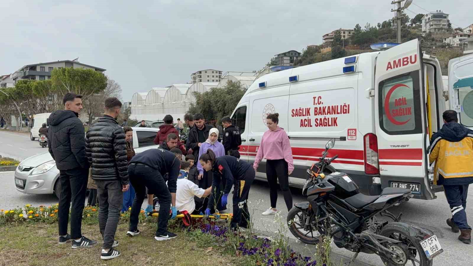 Yaralıya ilk müdahale tesadüfen olay yerinden geçen acil doktorundan
