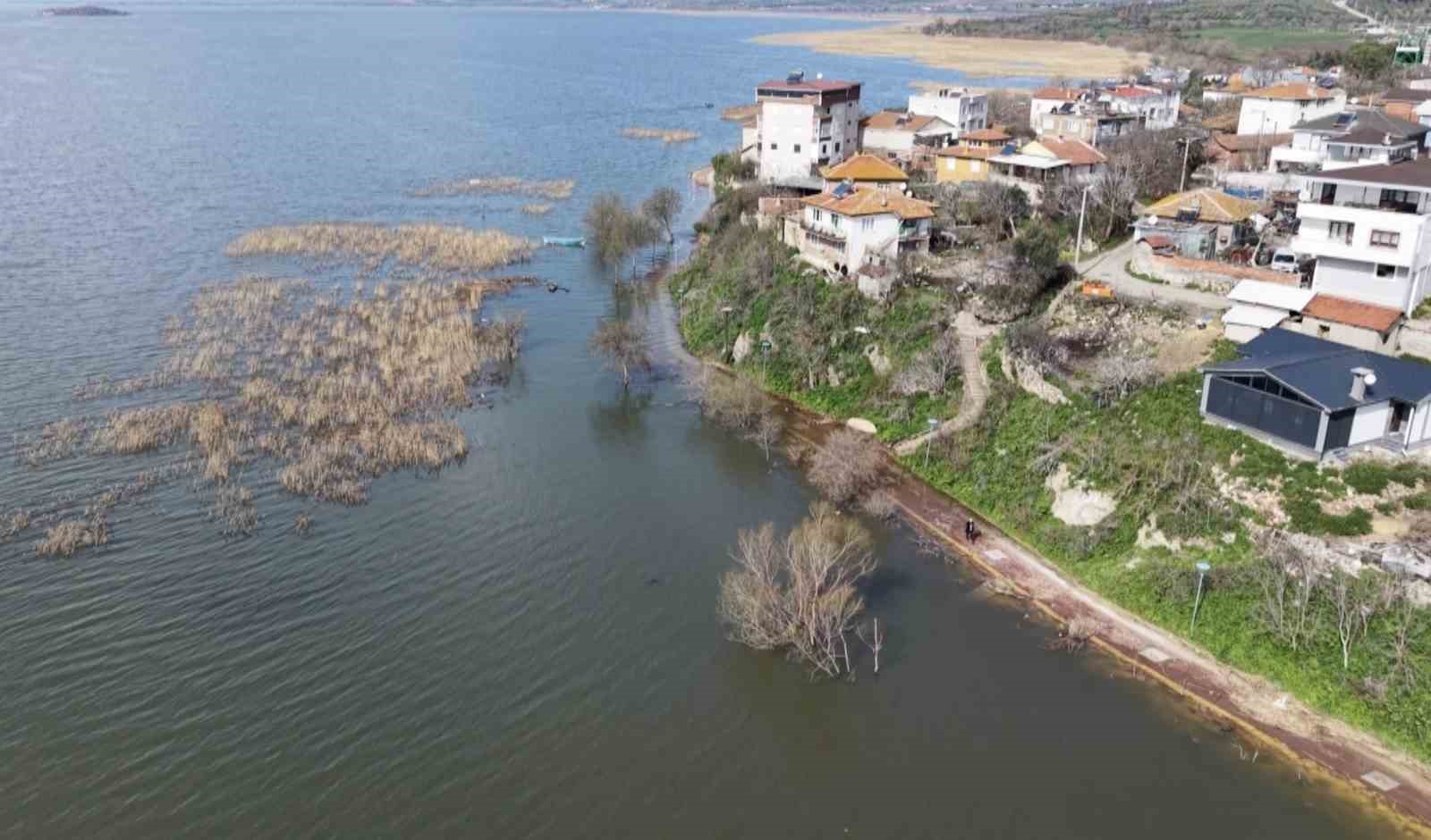 Yaren leyleğin köyü de yükselen göl sularından etkilendi
