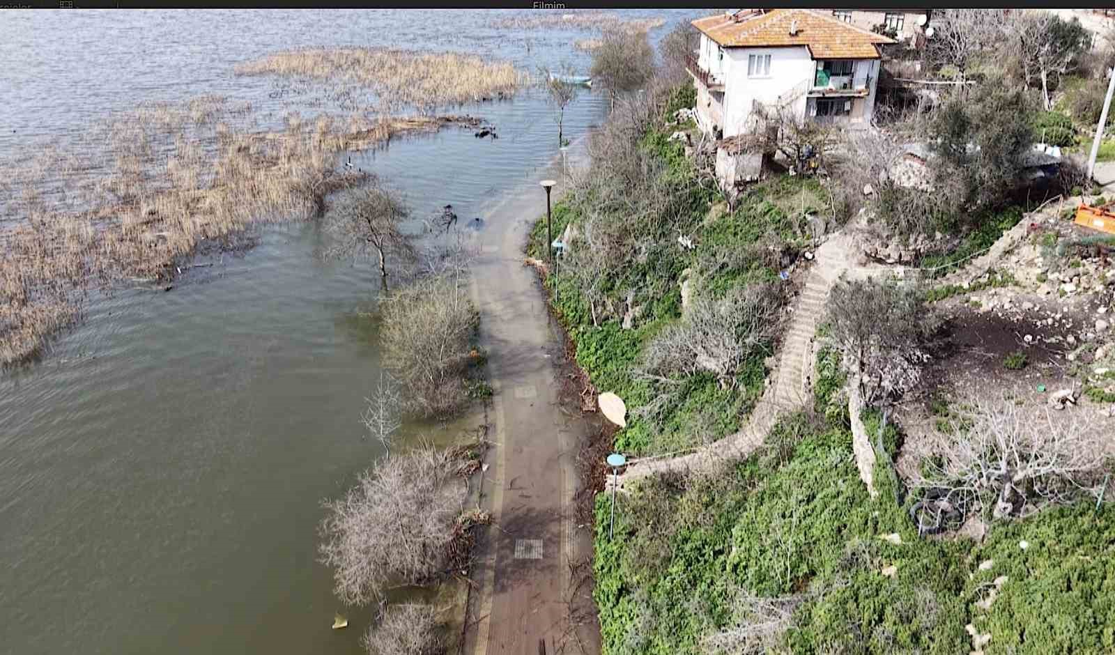 Yaren leyleğin köyü de yükselen göl sularından etkilendi
