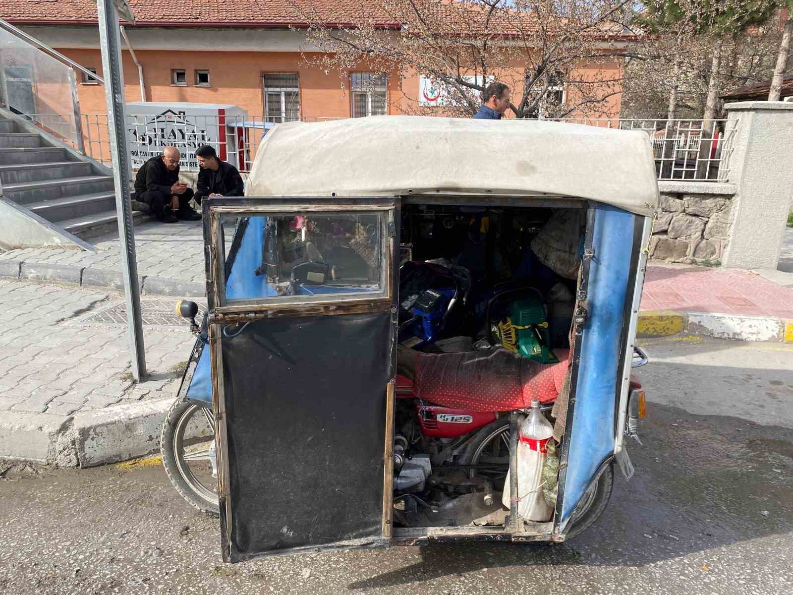 Yarım asırdır her gün bulmaca çözüyor
