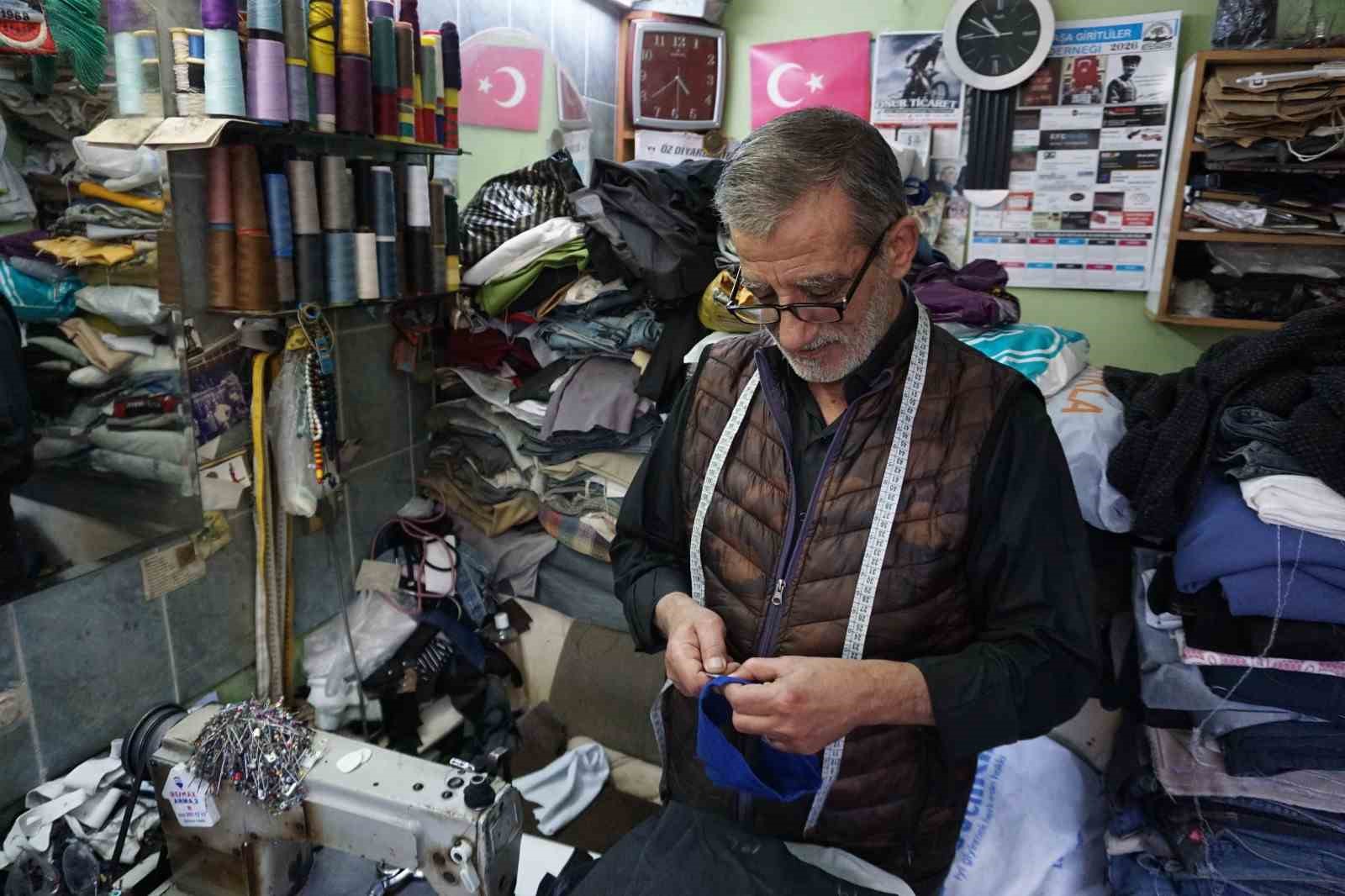 Yarım asırlık emektar terzi hazır giyime karşı zanaatını yaşatıyor
