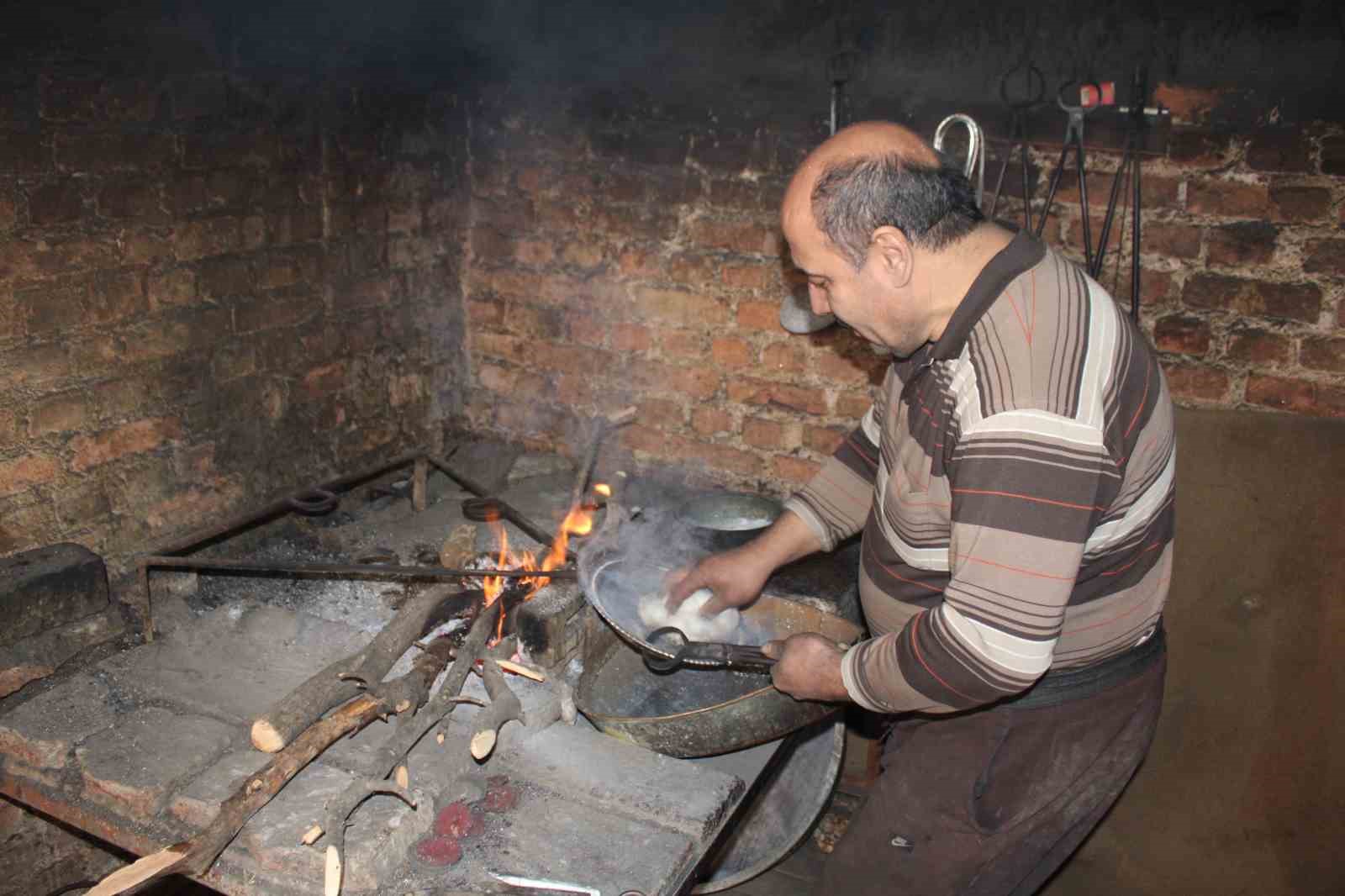 Yarım asırlık kalay ustası ‘çırak’ sıkıntısına dikkat çekti
