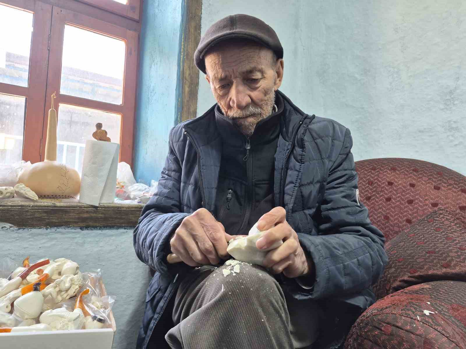 Yarım asırlık lületaşı ustası emekli oldu ama mesleğinden kopamadı
