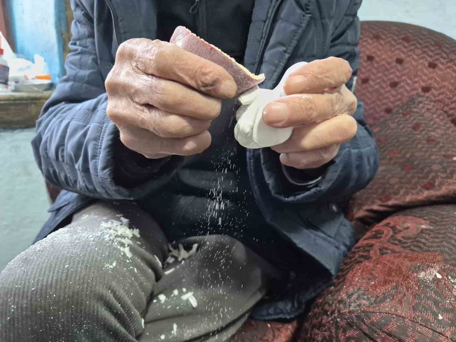 Yarım asırlık lületaşı ustası emekli oldu ama mesleğinden kopamadı
