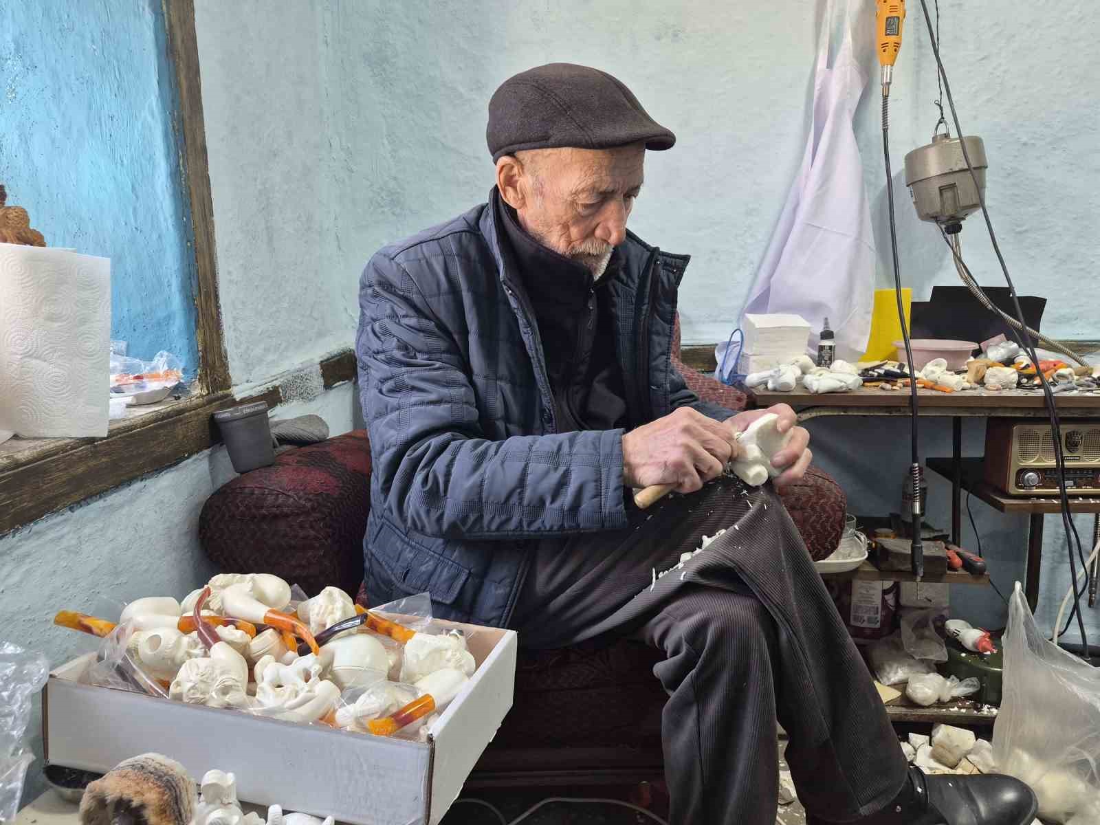 Yarım asırlık lületaşı ustası emekli oldu ama mesleğinden kopamadı
