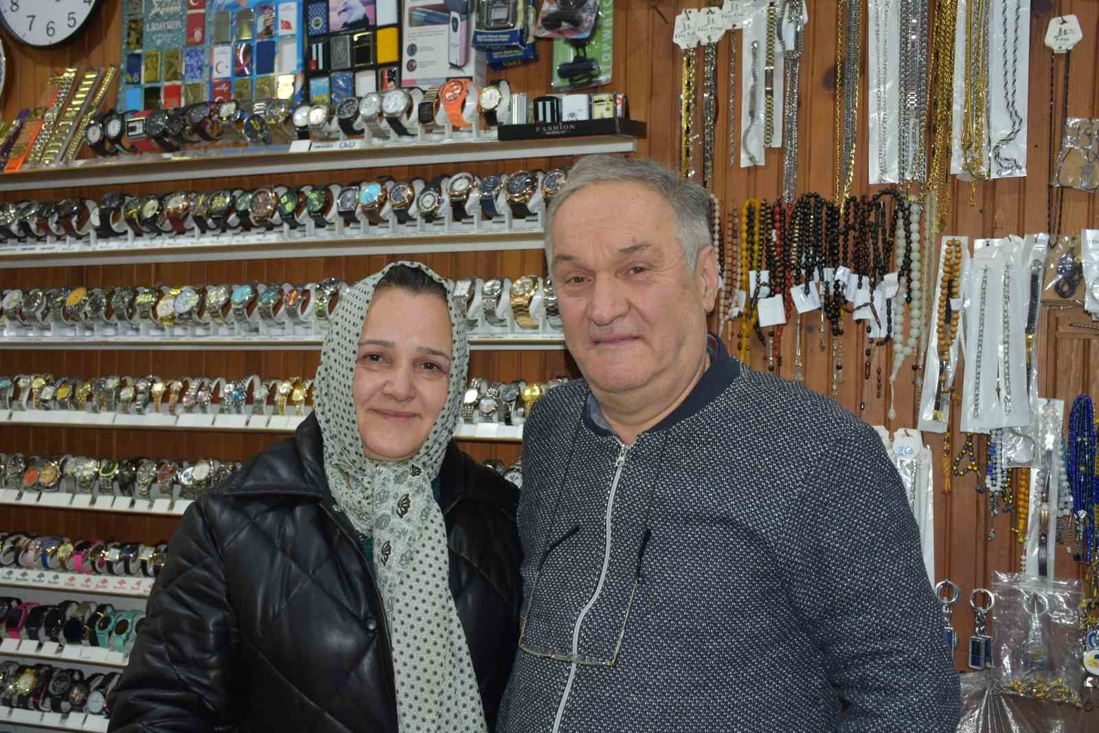 Yarım asırlık saat ustası çırak bulamadığı mesleğini eşiyle ayakta tutuyor
