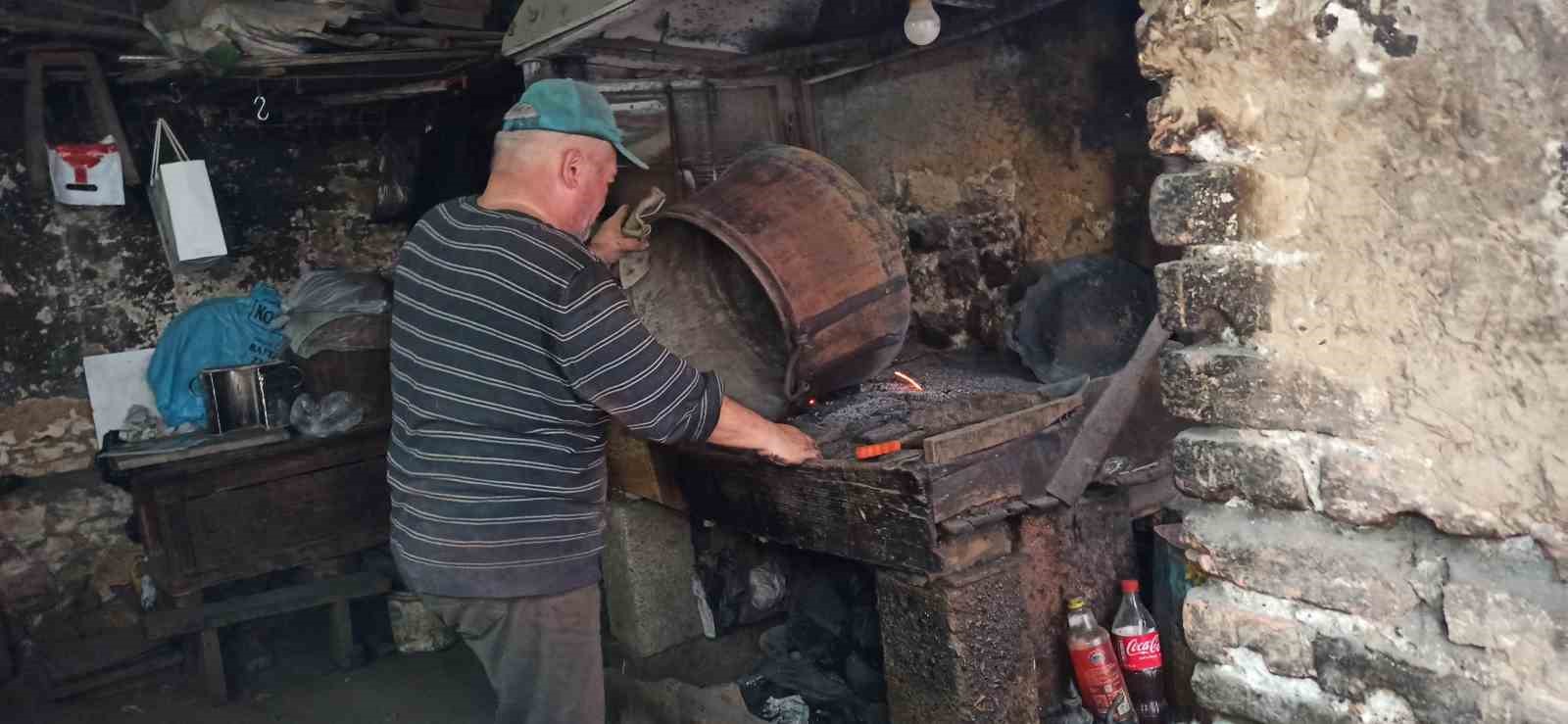 Yarım asırlık son kalay ustası teknolojiye direniyor
